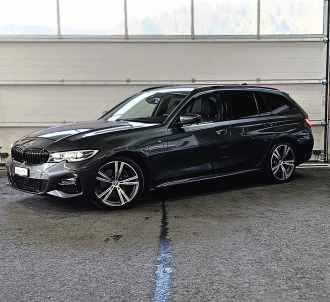 BMW 330e x DriveTouring M Sport Steptronic *CH-Fahrzeug*-image-0