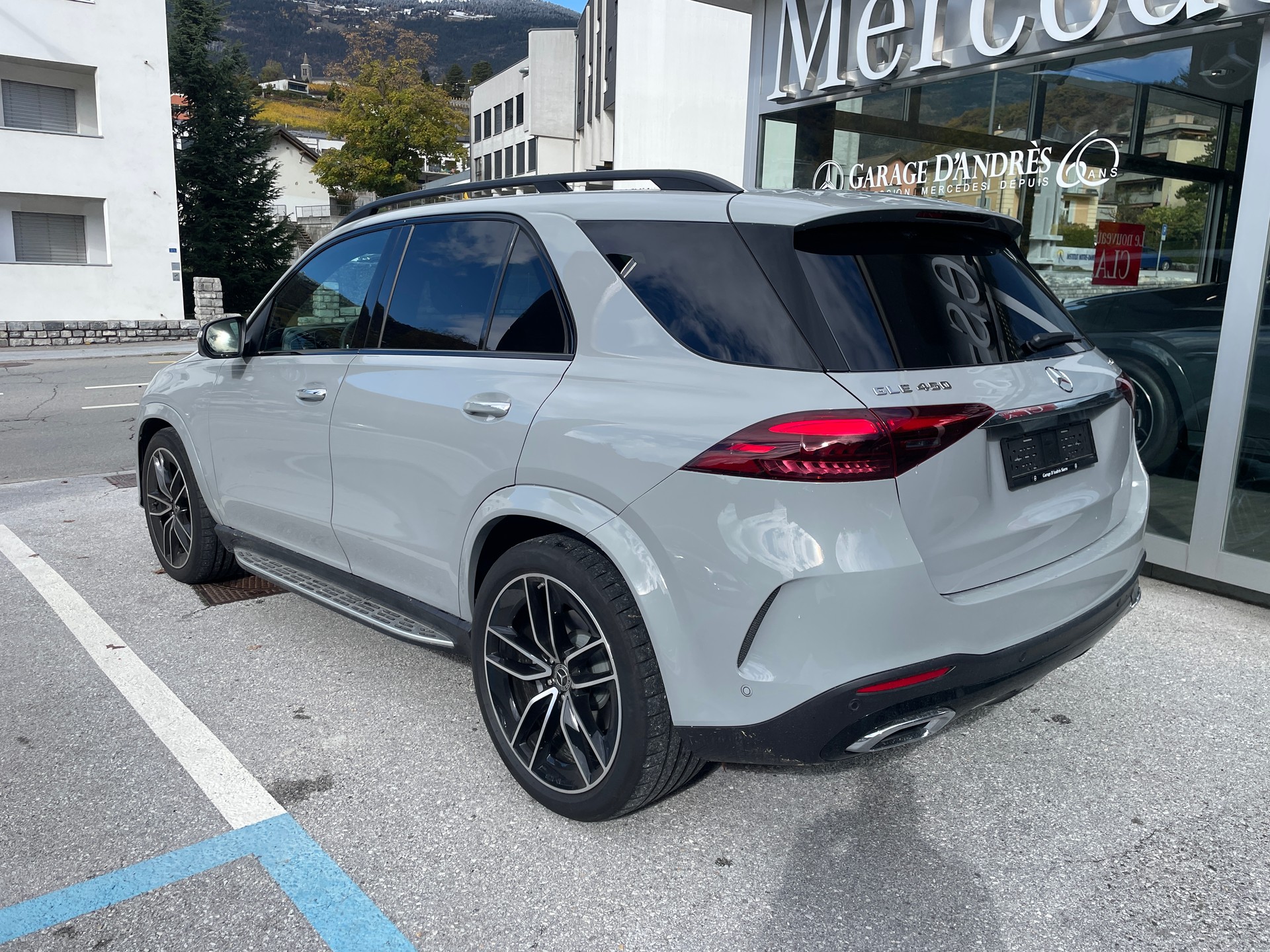 MERCEDES-BENZ GLE 450 4Matic AMG Line 9G-Tronic-image-4