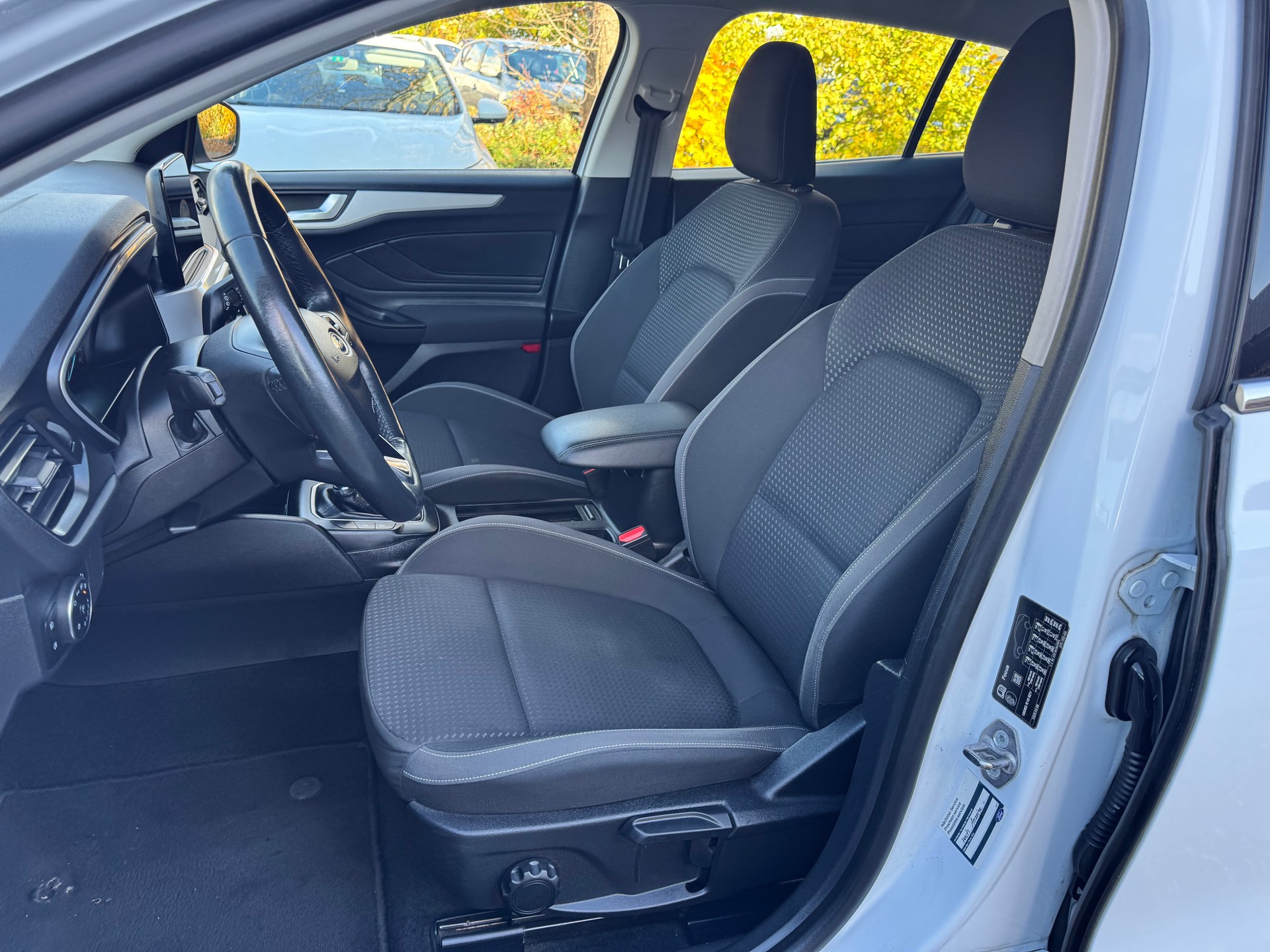 FORD Focus 1.0 SCTi Trend * Gr. Navi * Klima * Tempomat * PDC H * Frisch Ab MFK-image-6