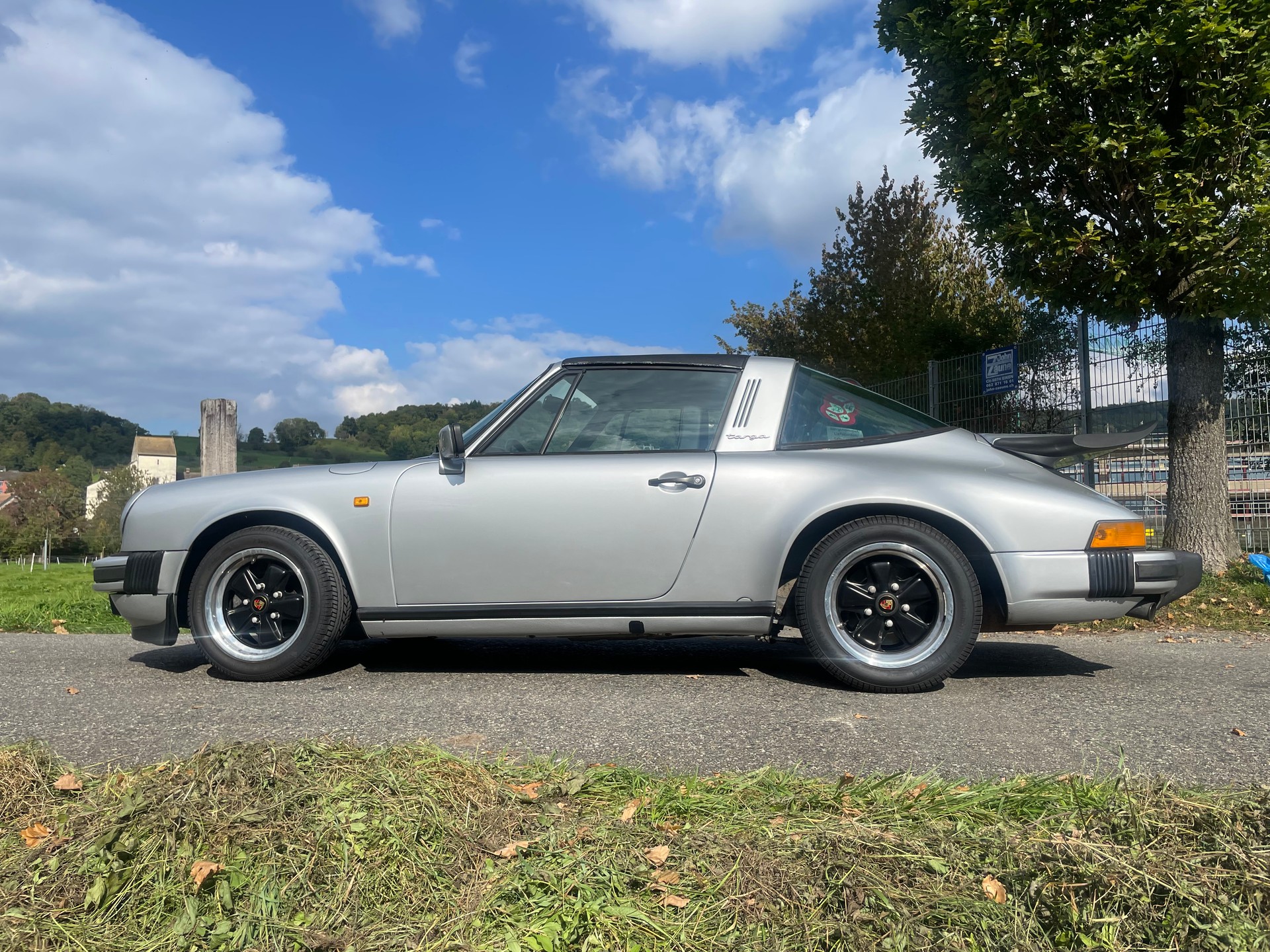 PORSCHE 911 Carrera Targa-image-1