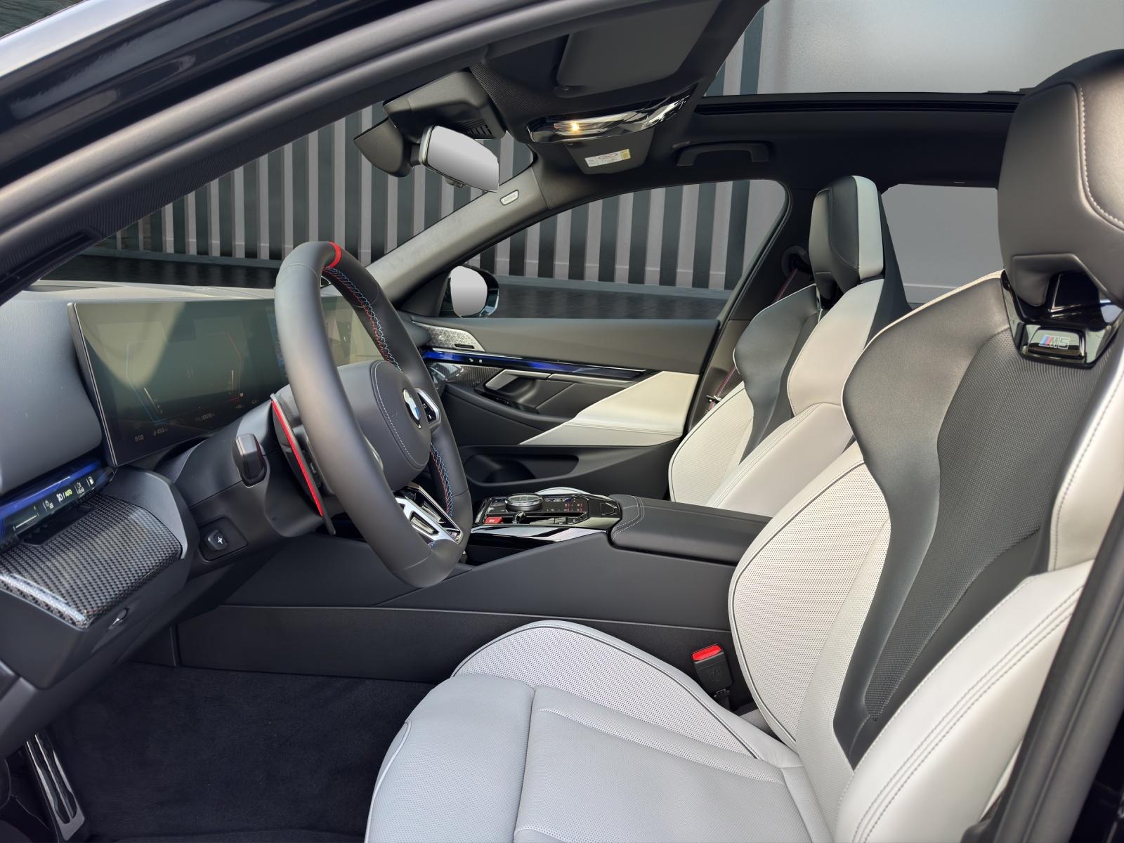 BMW M5 Touring xDrive-image-12