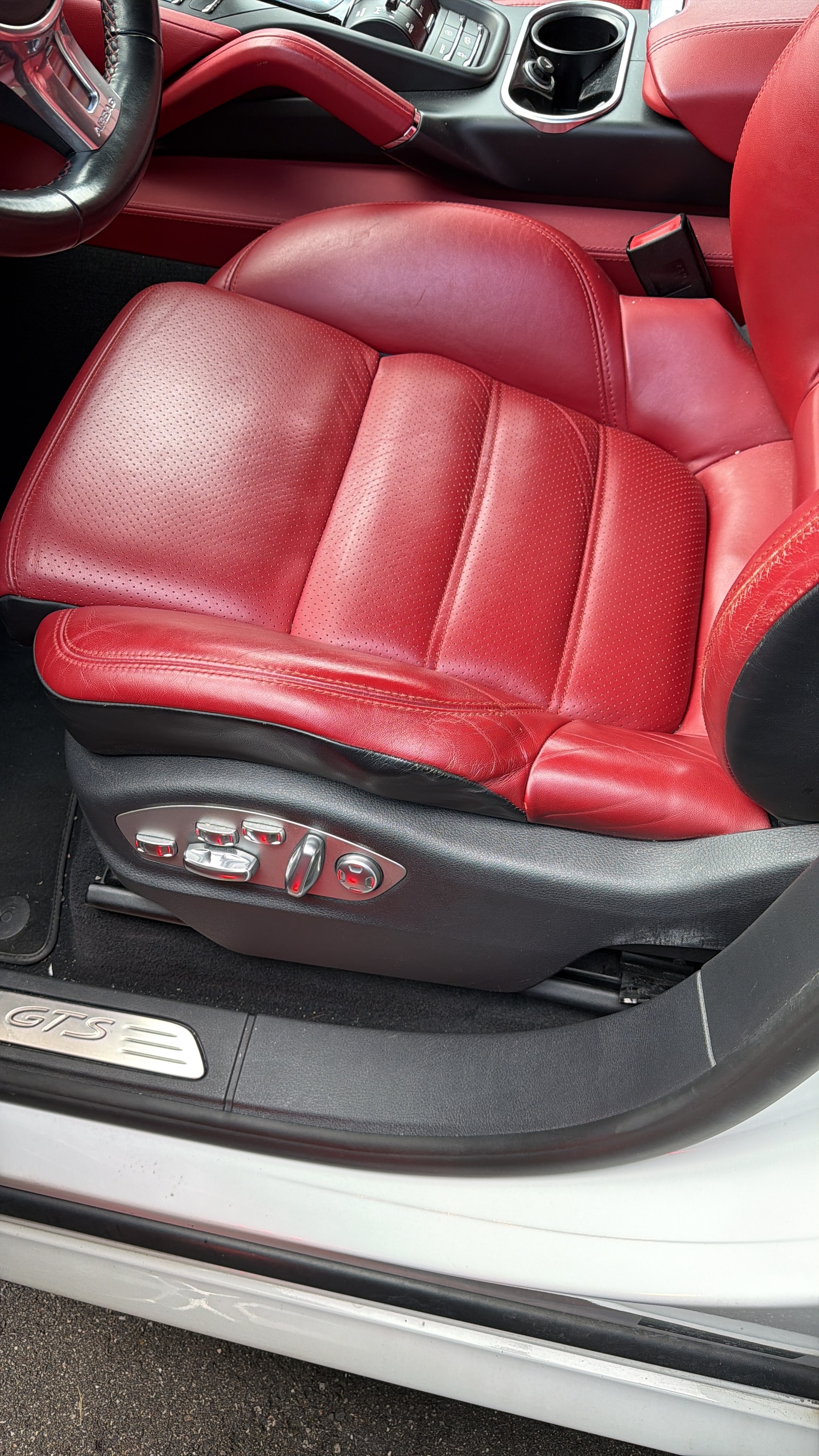 PORSCHE Cayenne GTS-image-4