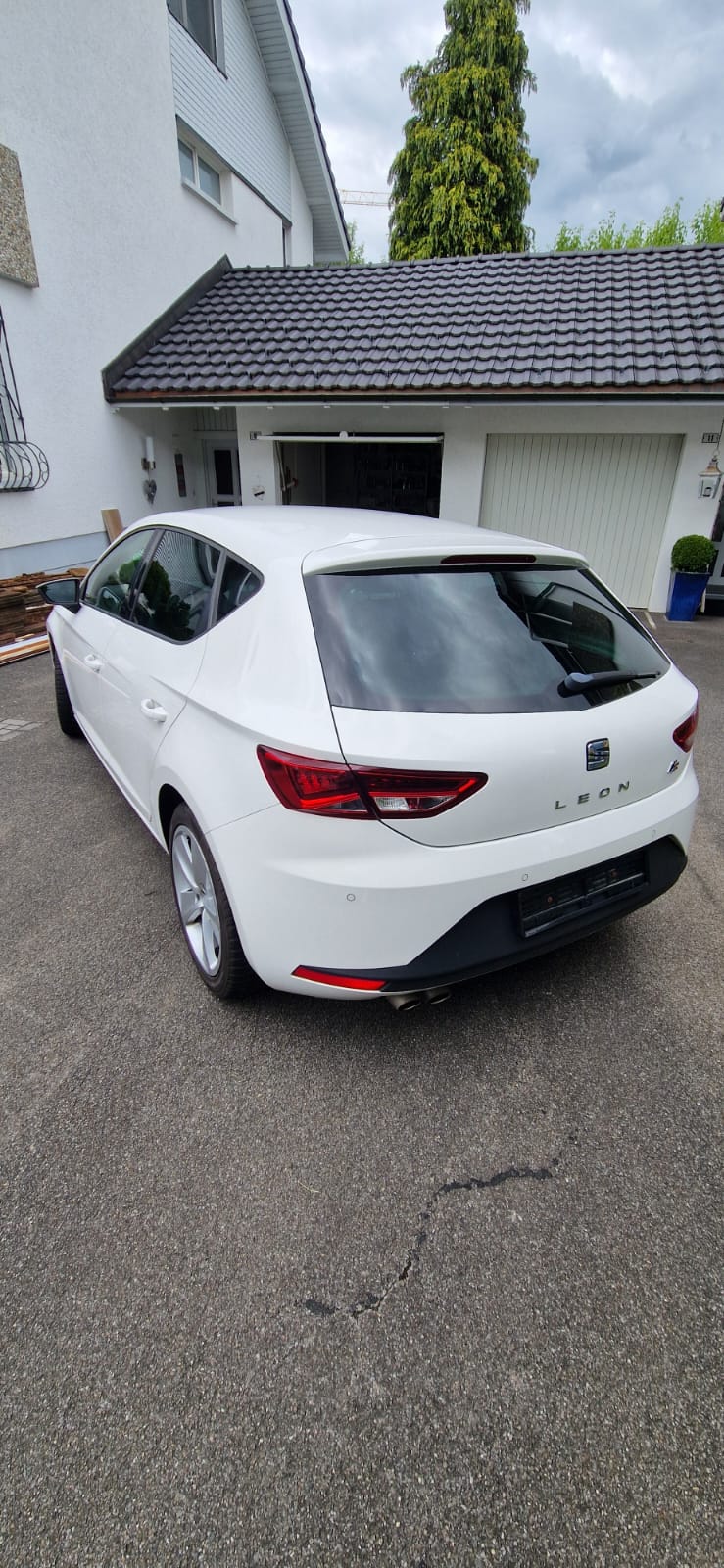 SEAT Leon 1.4 TSI FR DSG-image-2