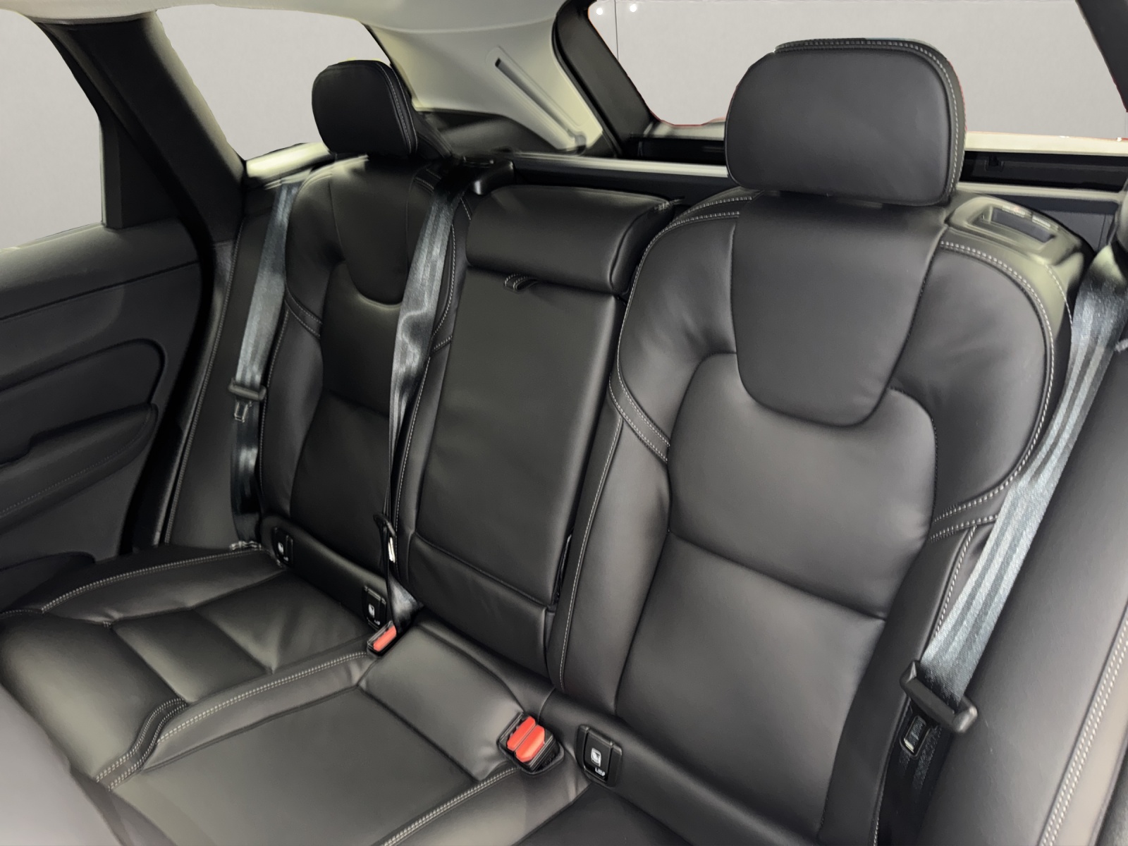 VOLVO XC60 2.0 T8 TE Ultra Dark eAWD-image-8