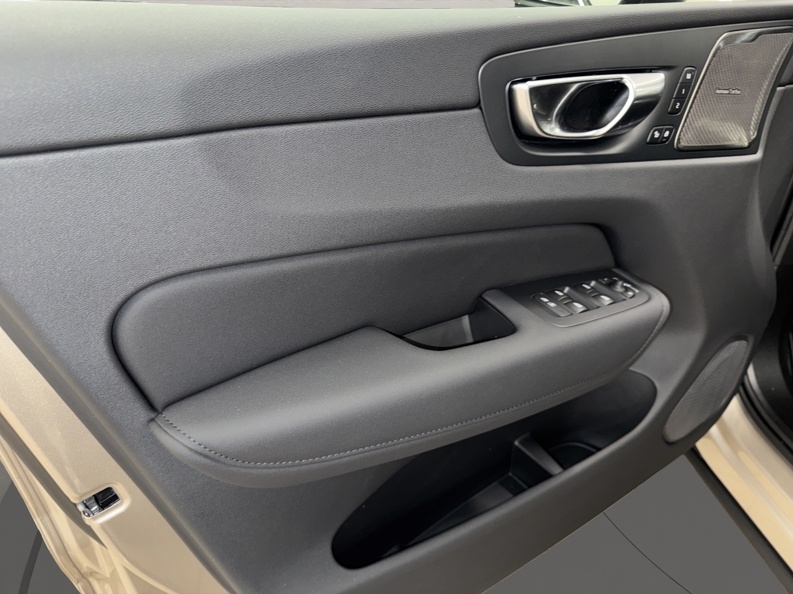 VOLVO XC60 2.0 T8 TE Ultra Dark eAWD-image-11