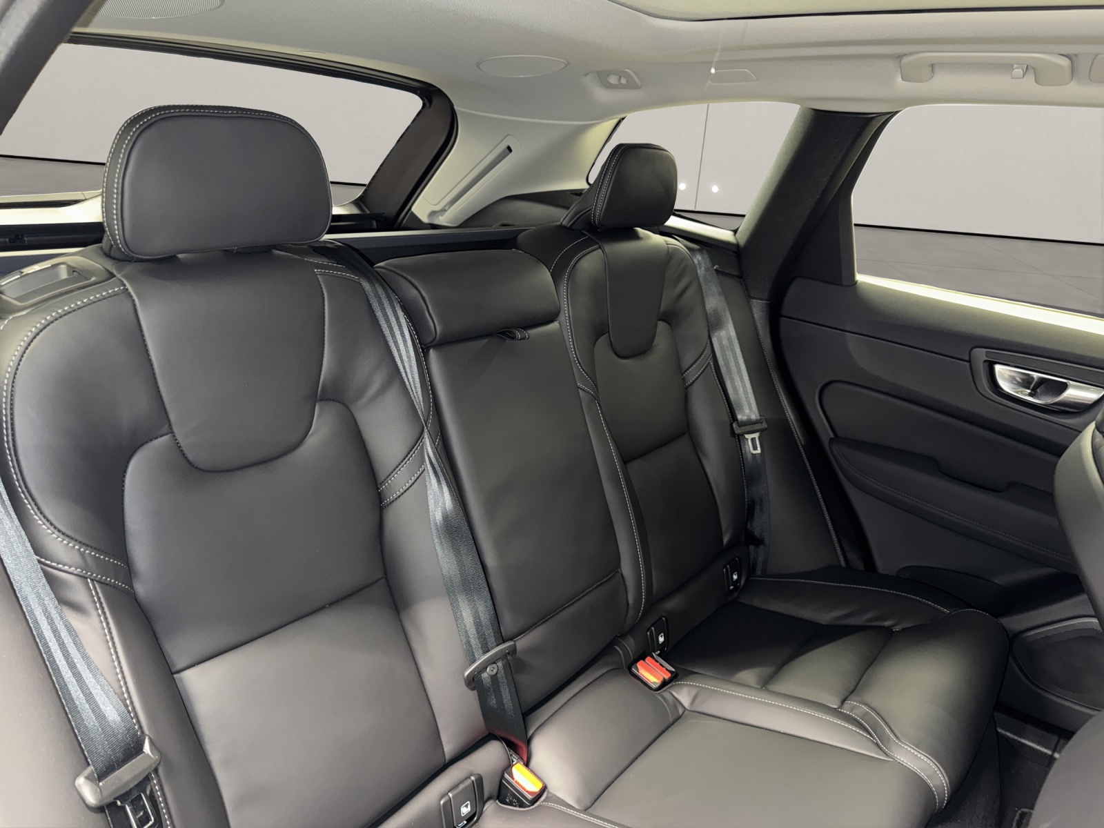 VOLVO XC60 2.0 T8 TE Ultra Dark eAWD-image-10