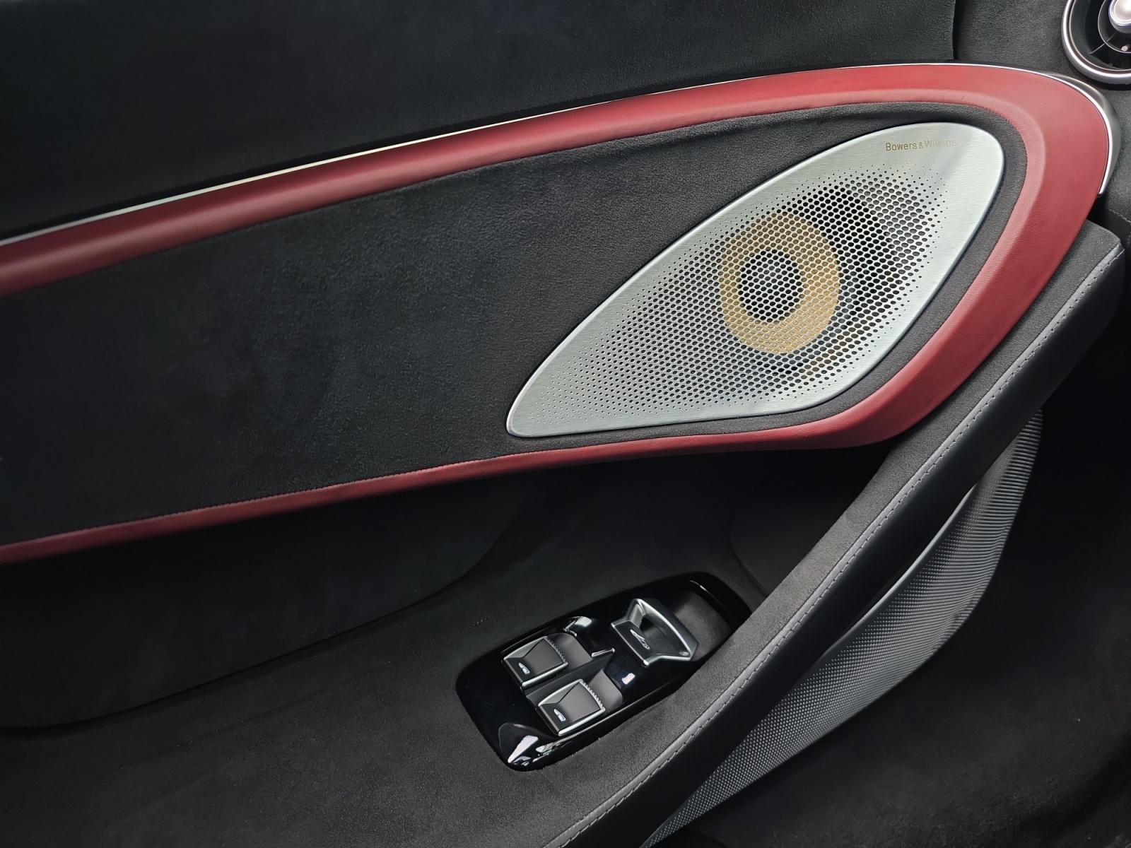 McLAREN GT Pioneer-image-10