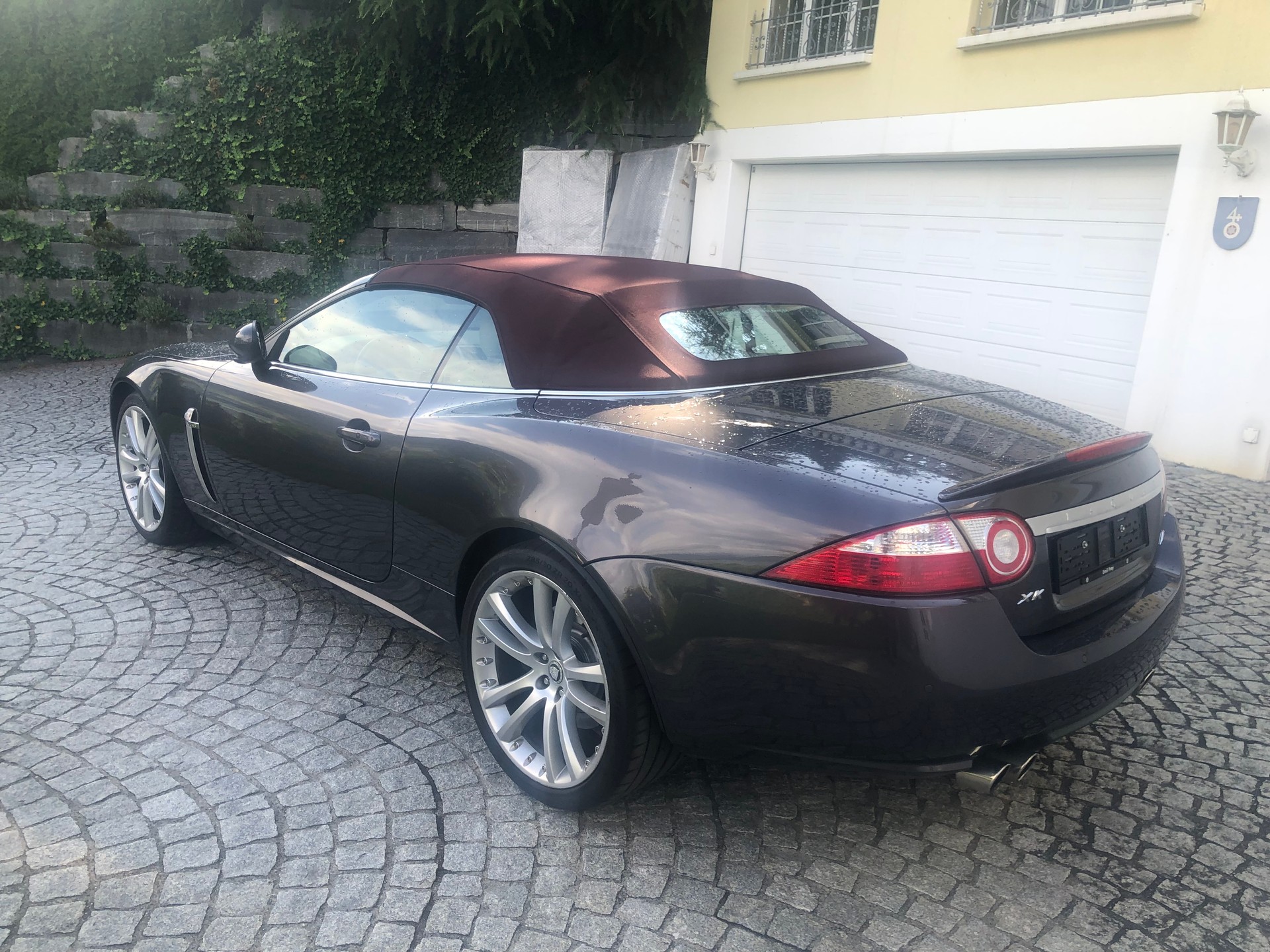 JAGUAR XKR-image-2
