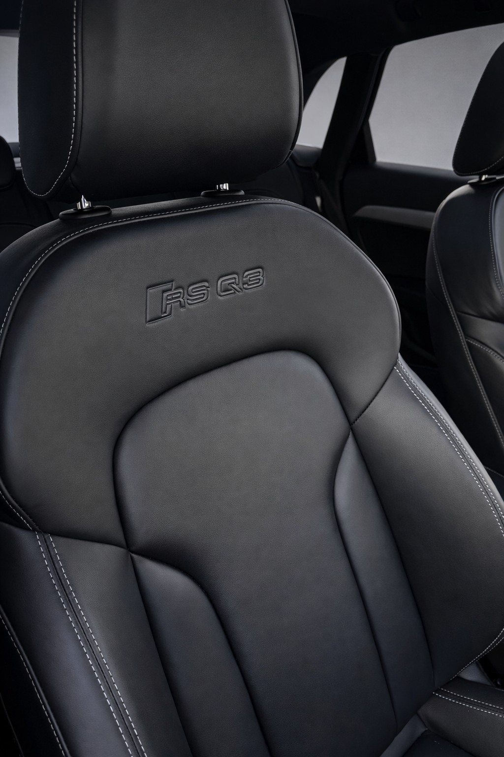 AUDI RS Q3 2.5 TFSI performance quattro S-tronic-image-7