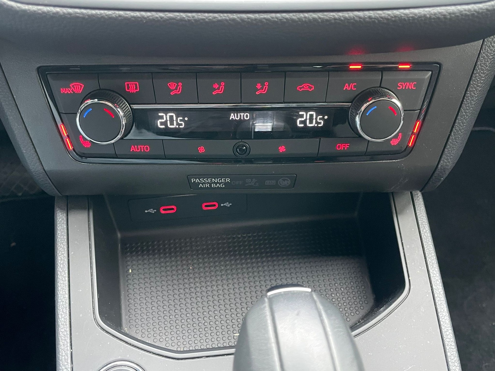 SEAT Ibiza 1.0 EcoTSI FR DSG | CH-Fahrzeug | ACC | Navi | Keyless | LED | 8-fach bereift-image-8