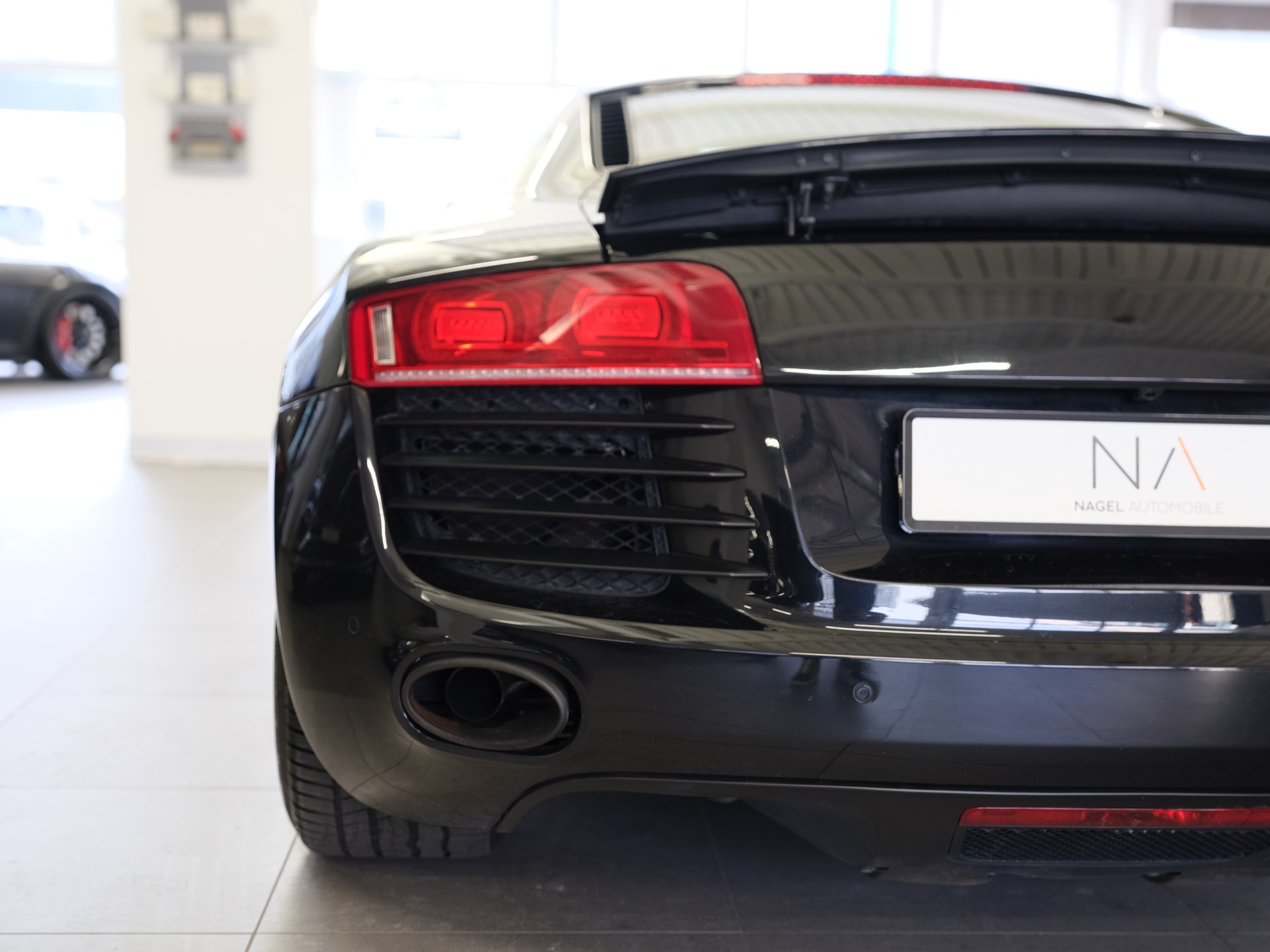 AUDI R8 Coupé 4.2 * Capristo *Licht-Paket* *Sportlenkrad* *MMI Navigation Plus*-image-10