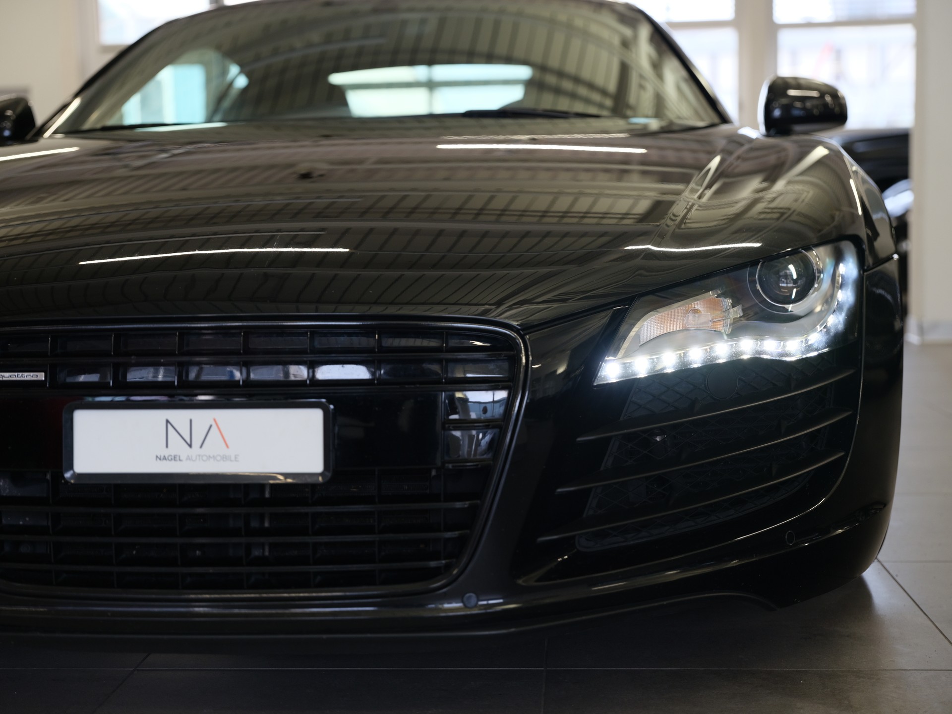 AUDI R8 Coupé 4.2 * Capristo *Licht-Paket* *Sportlenkrad* *MMI Navigation Plus*-image-8