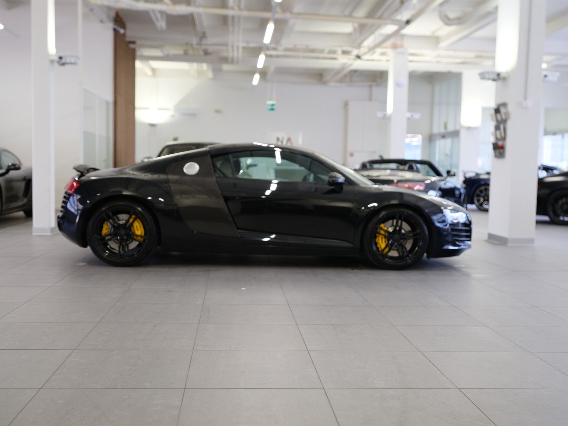 AUDI R8 Coupé 4.2 * Capristo *Licht-Paket* *Sportlenkrad* *MMI Navigation Plus*-image-6
