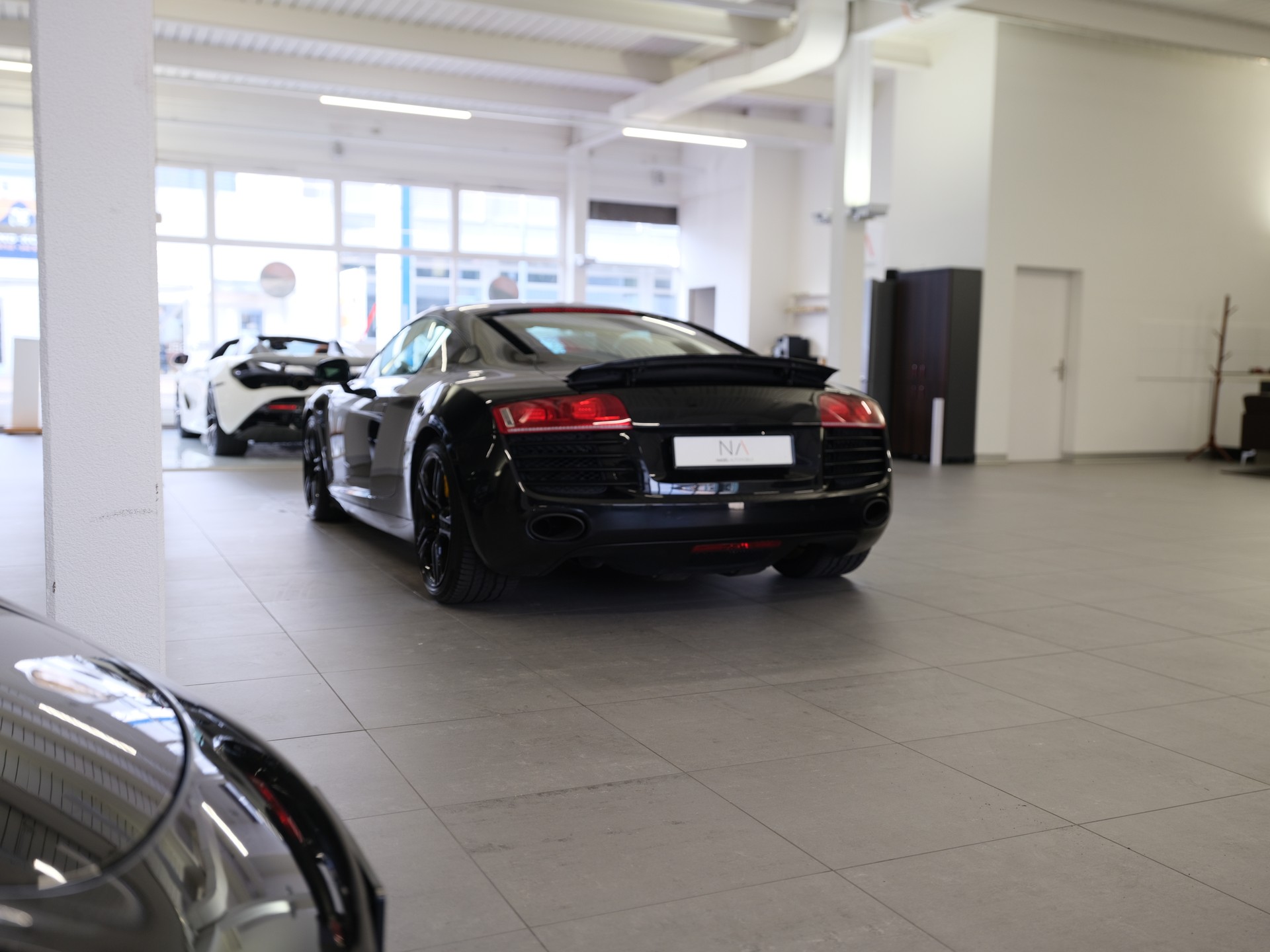 AUDI R8 Coupé 4.2 * Capristo *Licht-Paket* *Sportlenkrad* *MMI Navigation Plus*-showroom-element-3