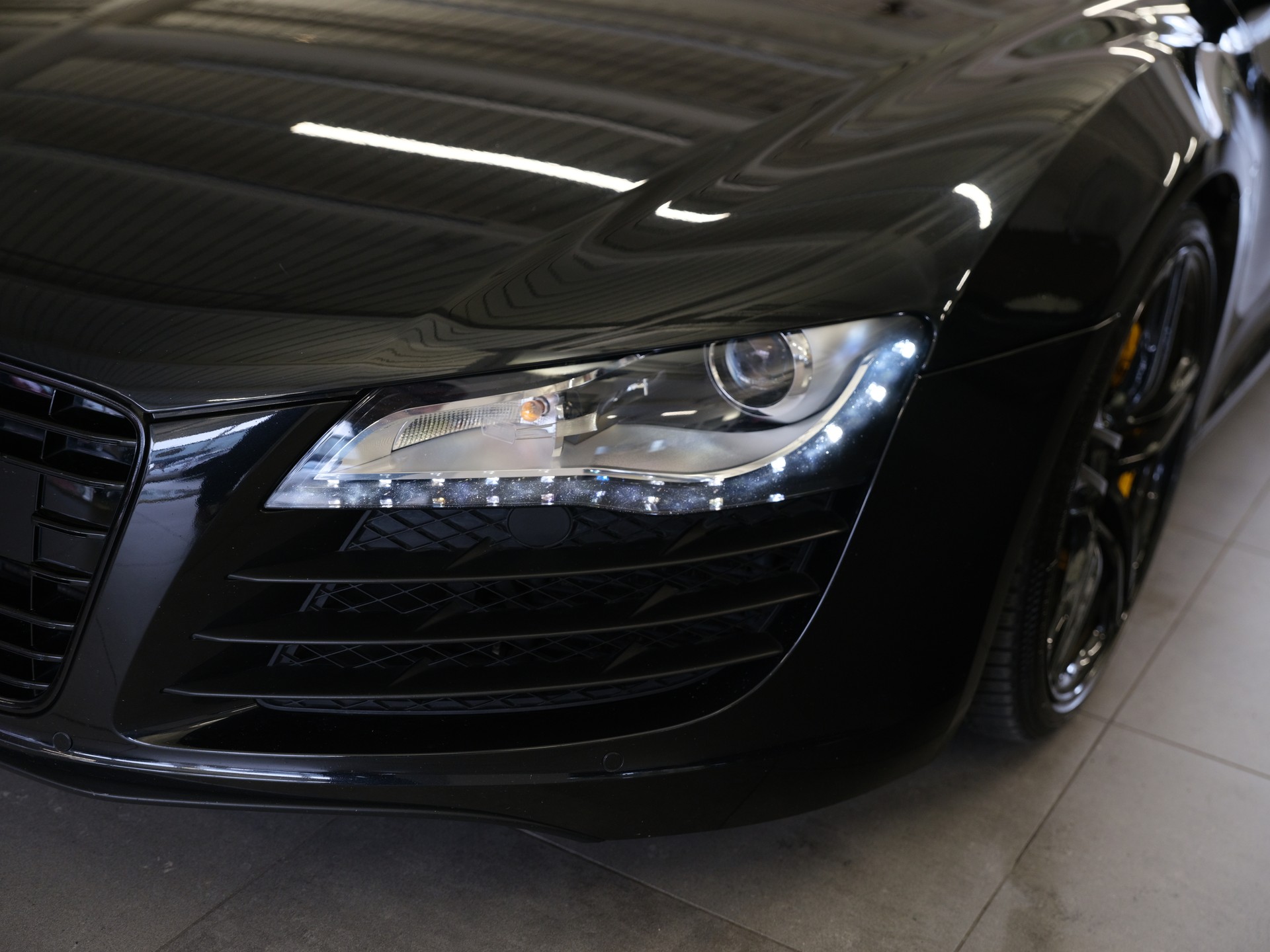 AUDI R8 Coupé 4.2 * Capristo *Licht-Paket* *Sportlenkrad* *MMI Navigation Plus*-image-9