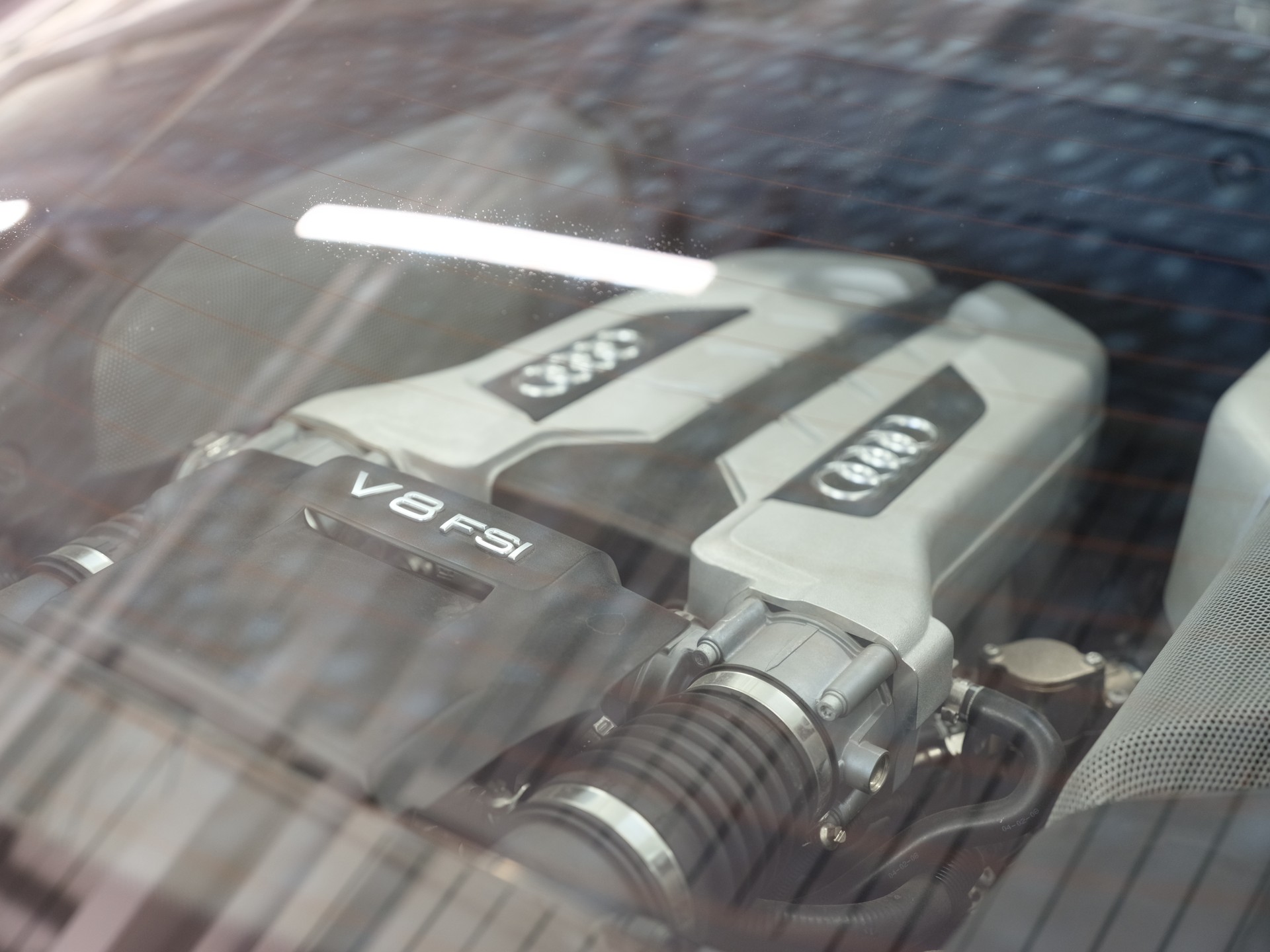 AUDI R8 Coupé 4.2 * Capristo *Licht-Paket* *Sportlenkrad* *MMI Navigation Plus*-image-21