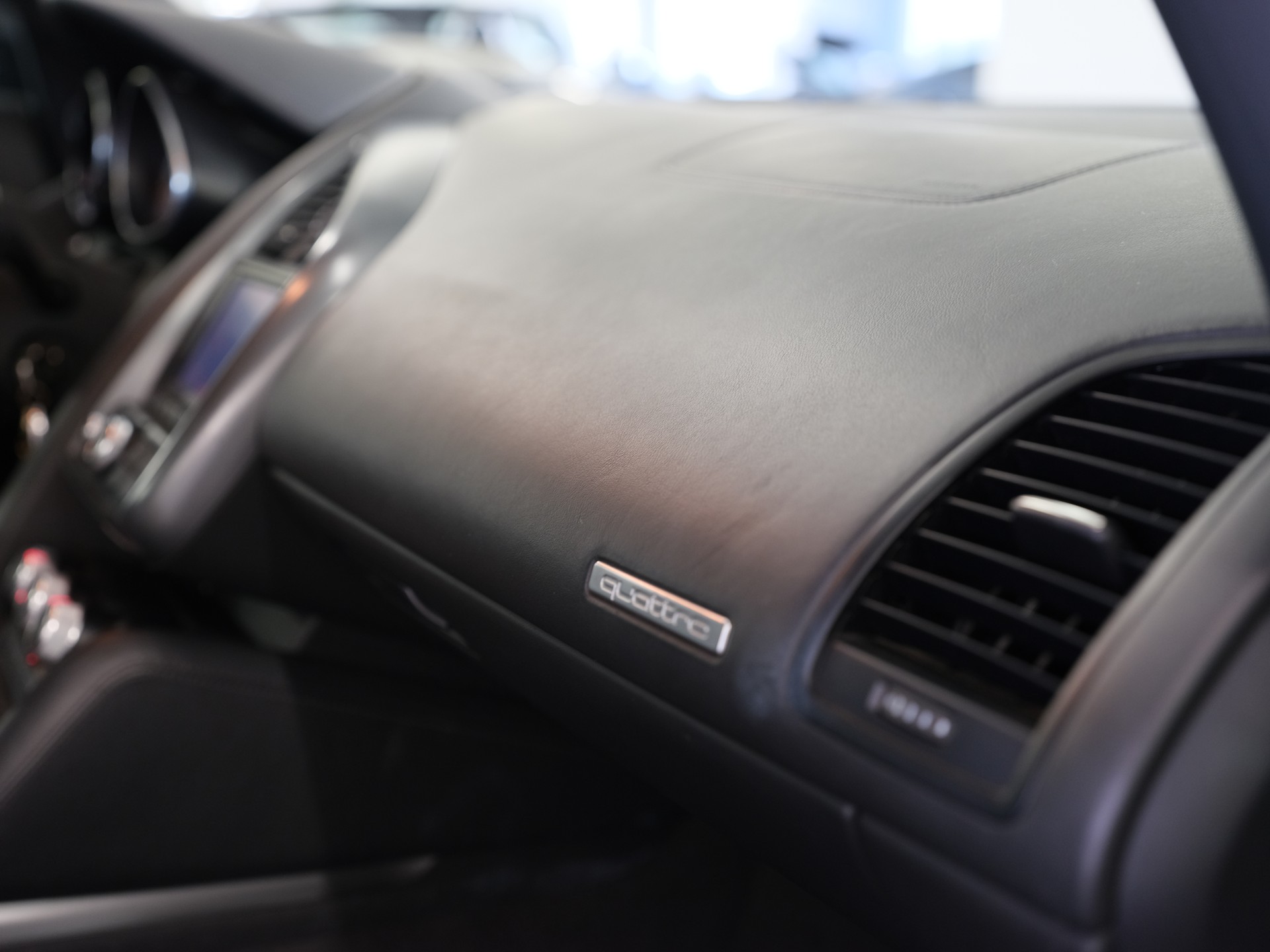 AUDI R8 Coupé 4.2 * Capristo *Licht-Paket* *Sportlenkrad* *MMI Navigation Plus*-image-20
