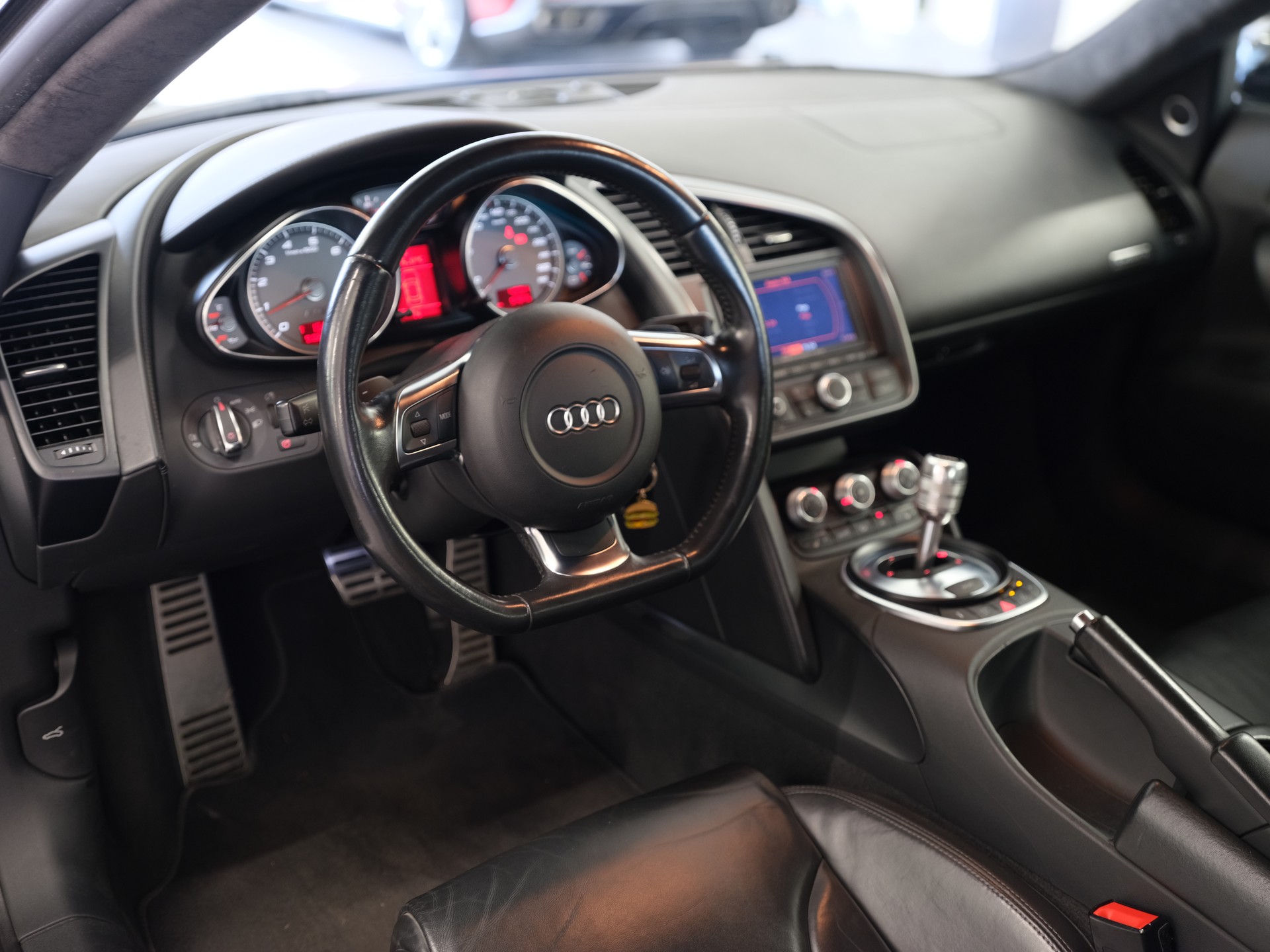 AUDI R8 Coupé 4.2 * Capristo *Licht-Paket* *Sportlenkrad* *MMI Navigation Plus*-image-14
