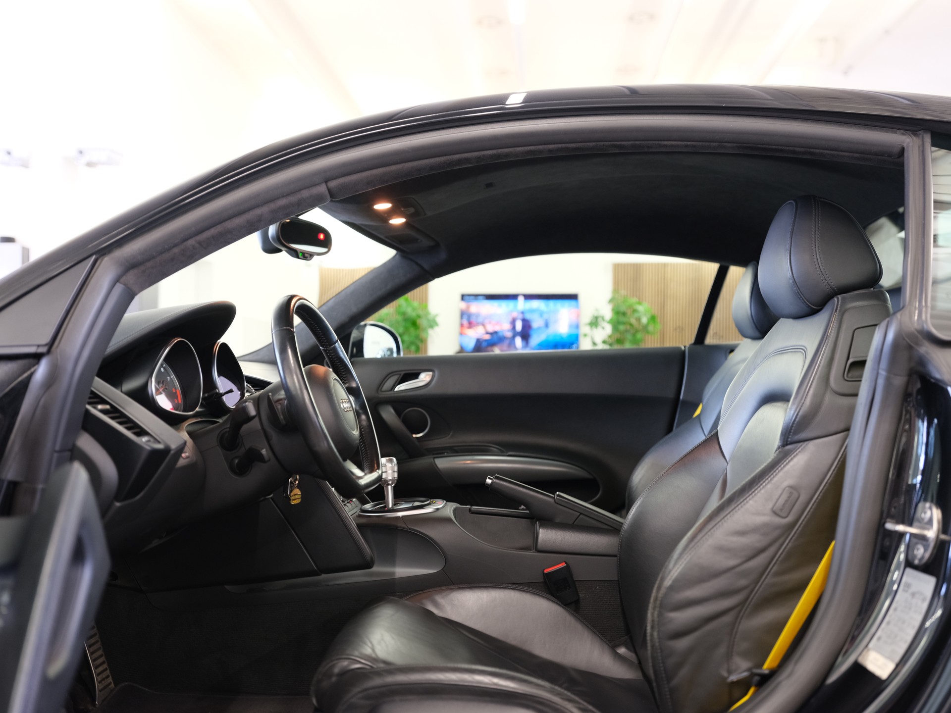 AUDI R8 Coupé 4.2 * Capristo *Licht-Paket* *Sportlenkrad* *MMI Navigation Plus*-image-13
