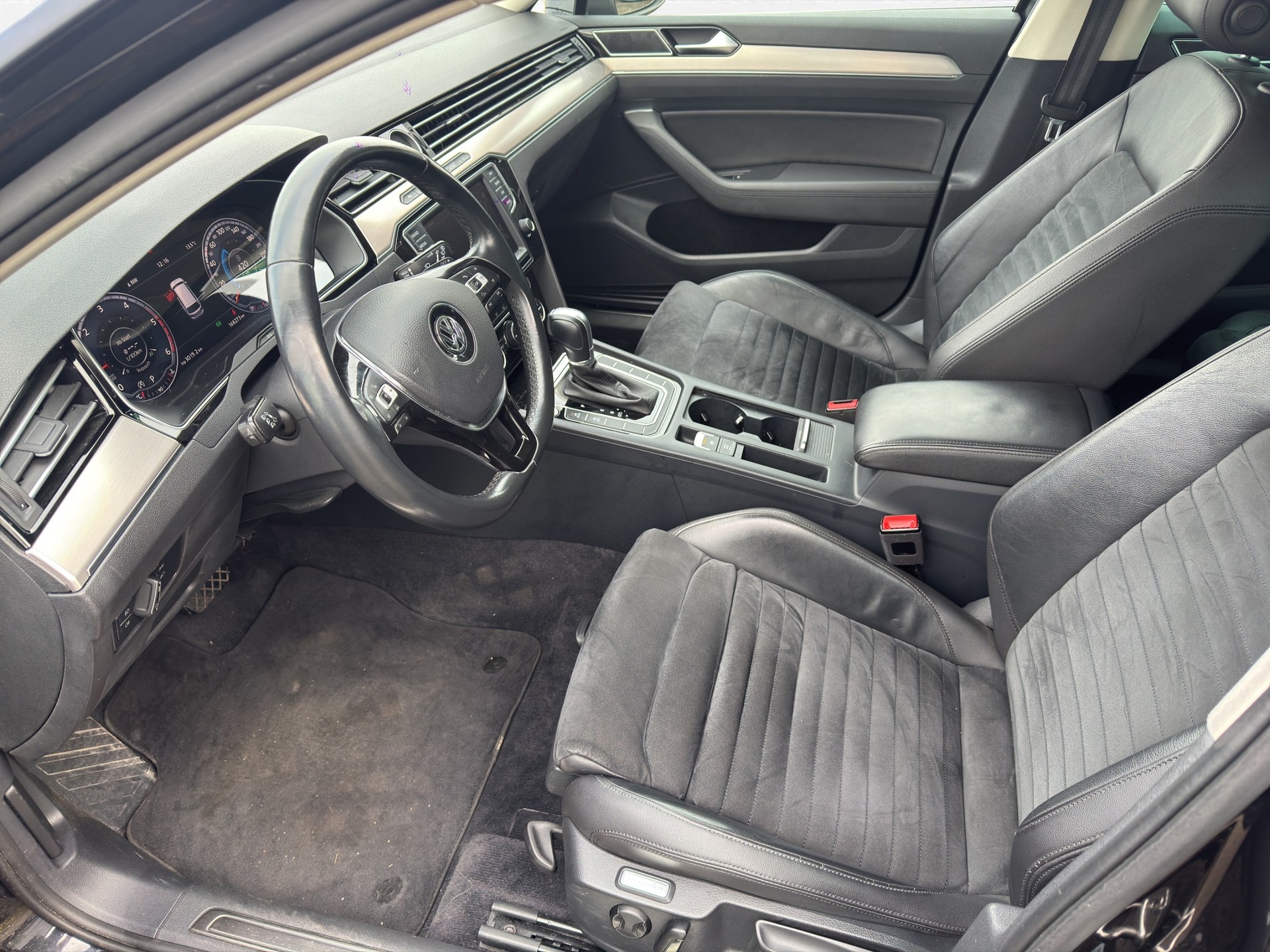 VW Passat Variant 2.0 TDI BMT Highline DSG-image-6