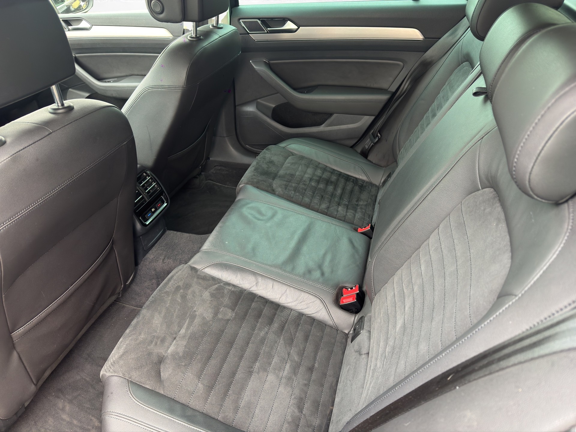 VW Passat Variant 2.0 TDI BMT Highline DSG-image-7