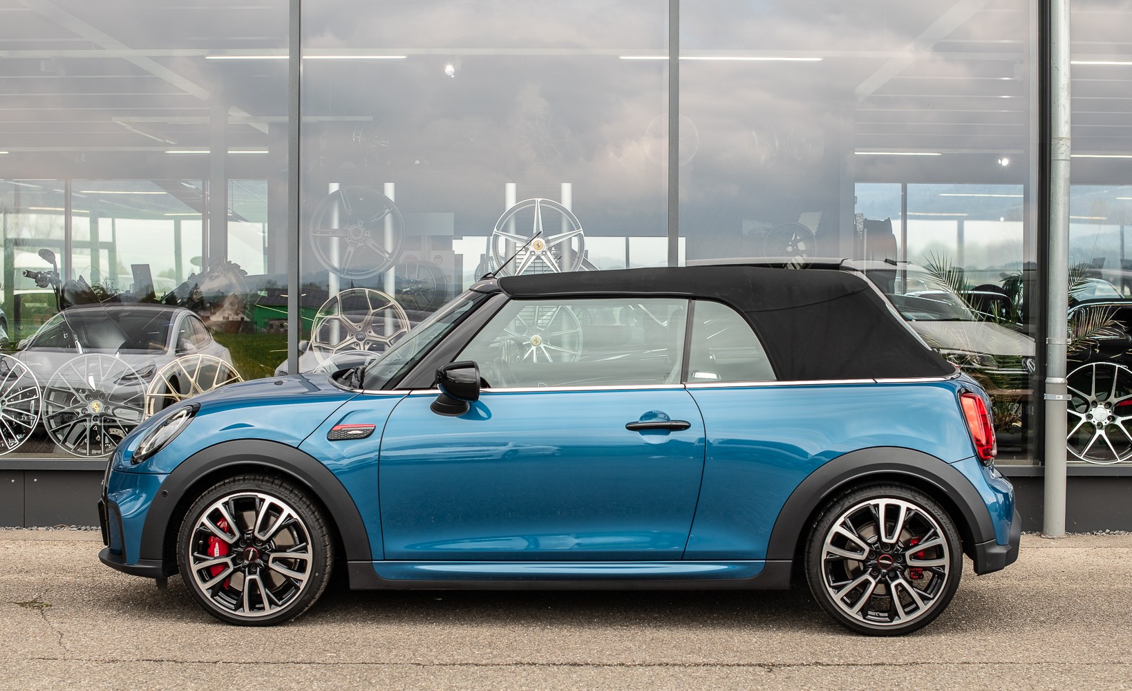 MINI Cooper JCW Cabrio Steptr.-showroom-element-2