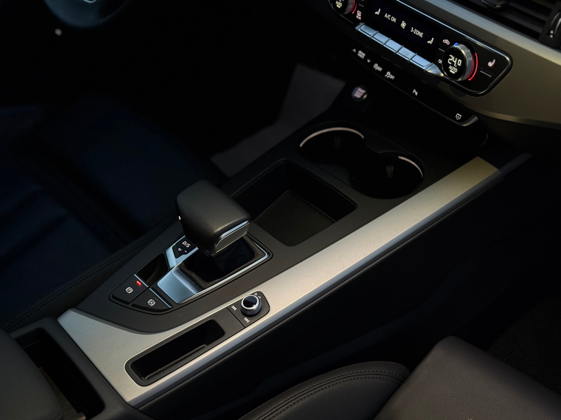 AUDI A5 Sportback 40 TDI Attraction quattro S-tronic-image-17
