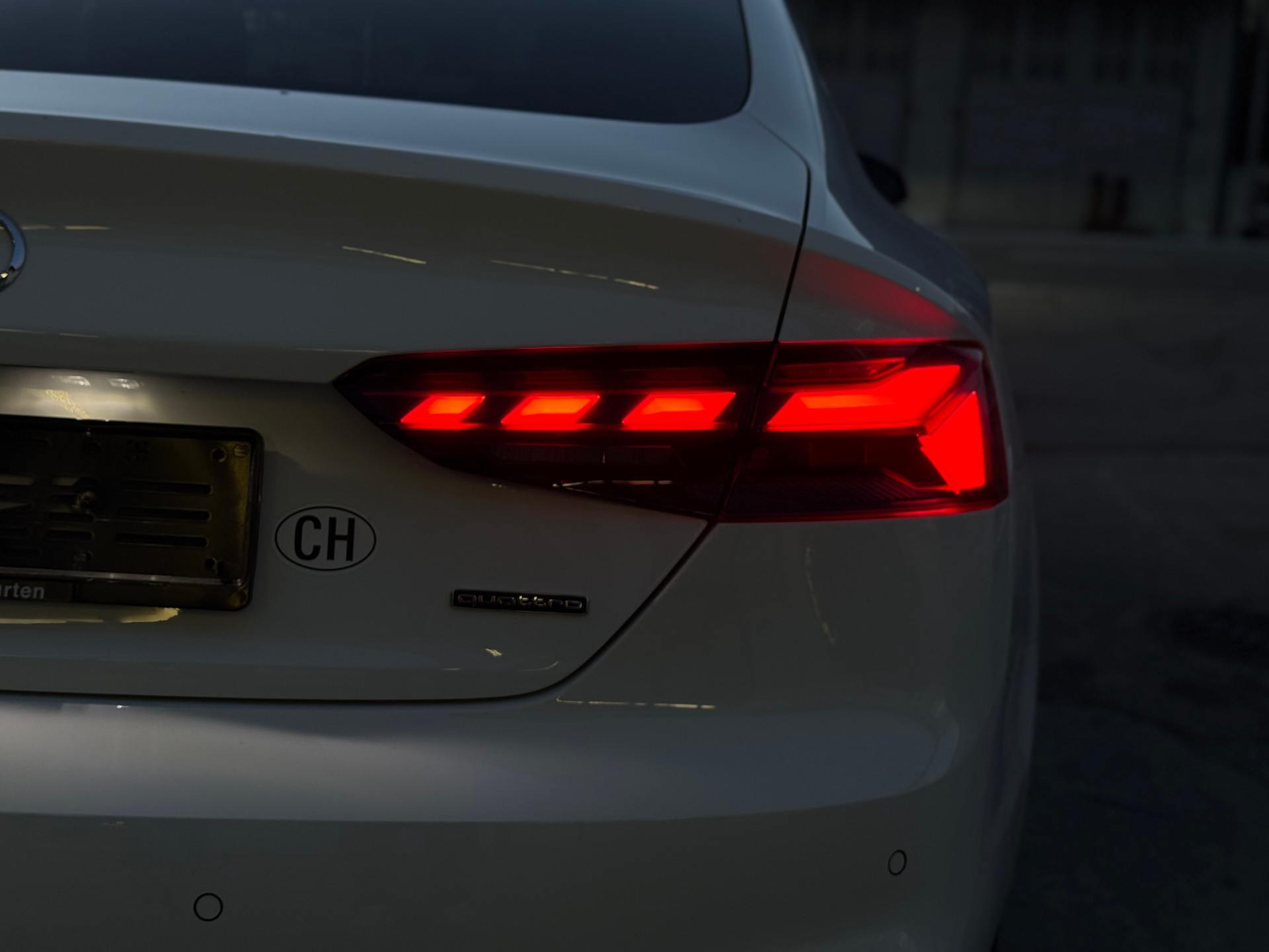 AUDI A5 Sportback 40 TDI Attraction quattro S-tronic-image-8