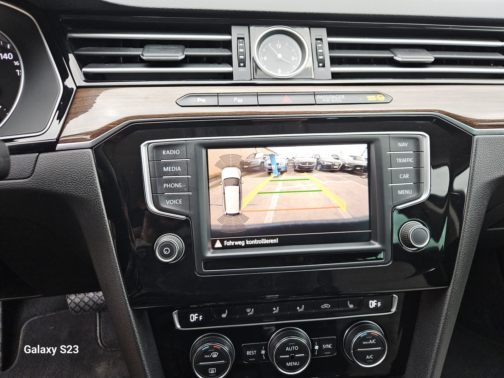 VW Passat Variant 2.0 TDI BMT Highline DSG 4Motion-image-10