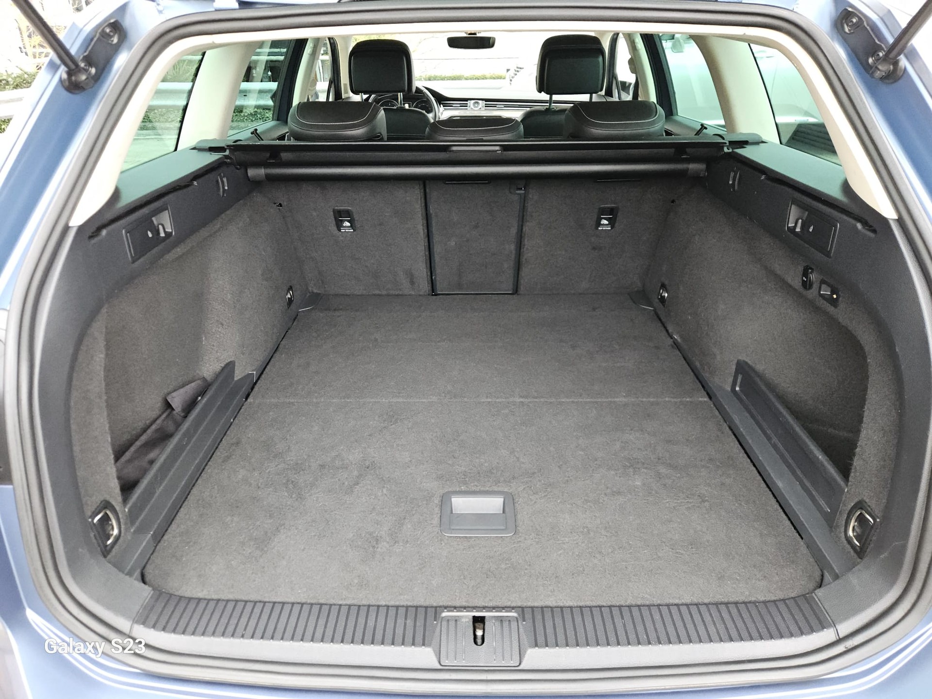 VW Passat Variant 2.0 TDI BMT Highline DSG 4Motion-image-12