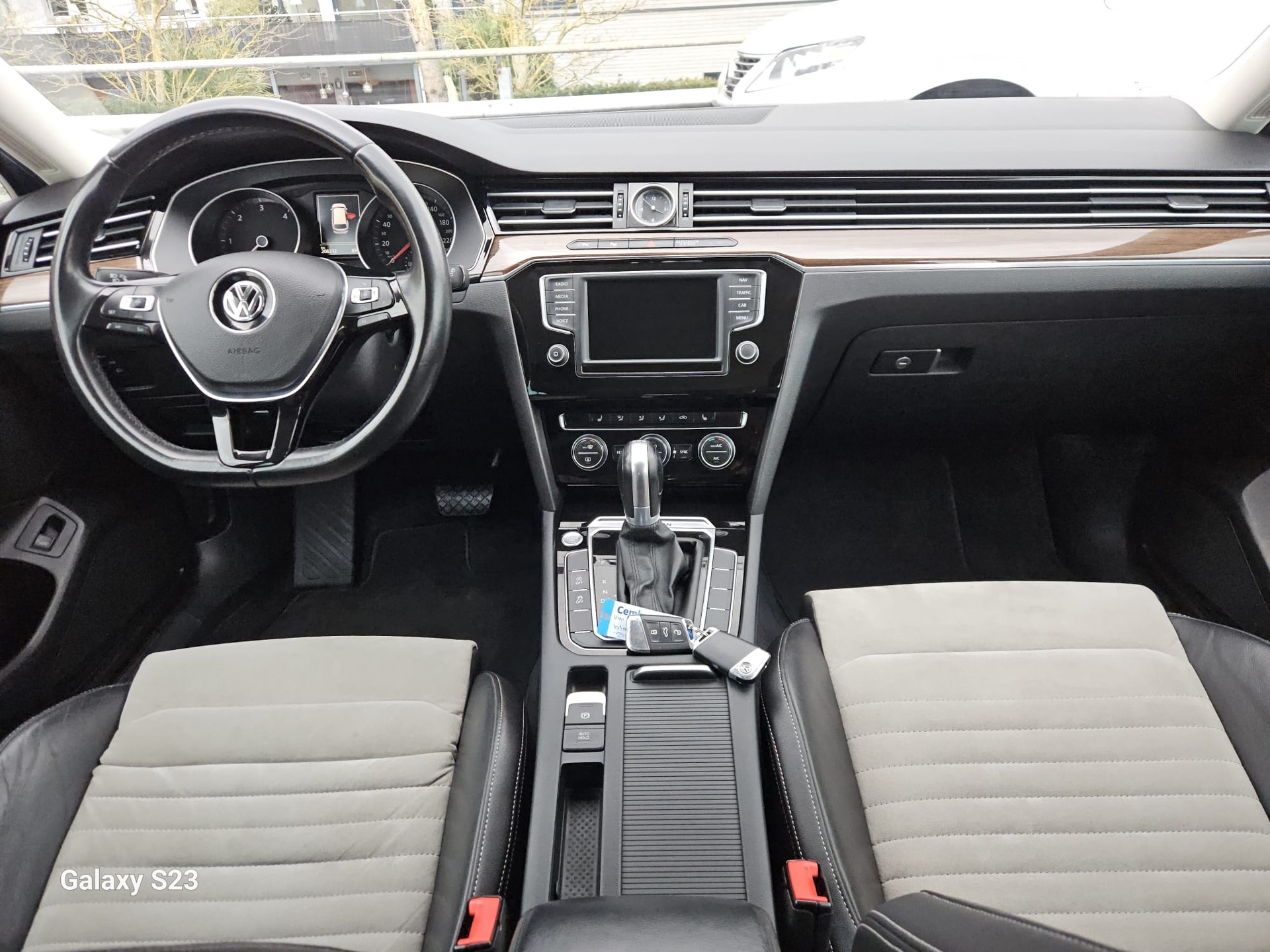 VW Passat Variant 2.0 TDI BMT Highline DSG 4Motion-image-7