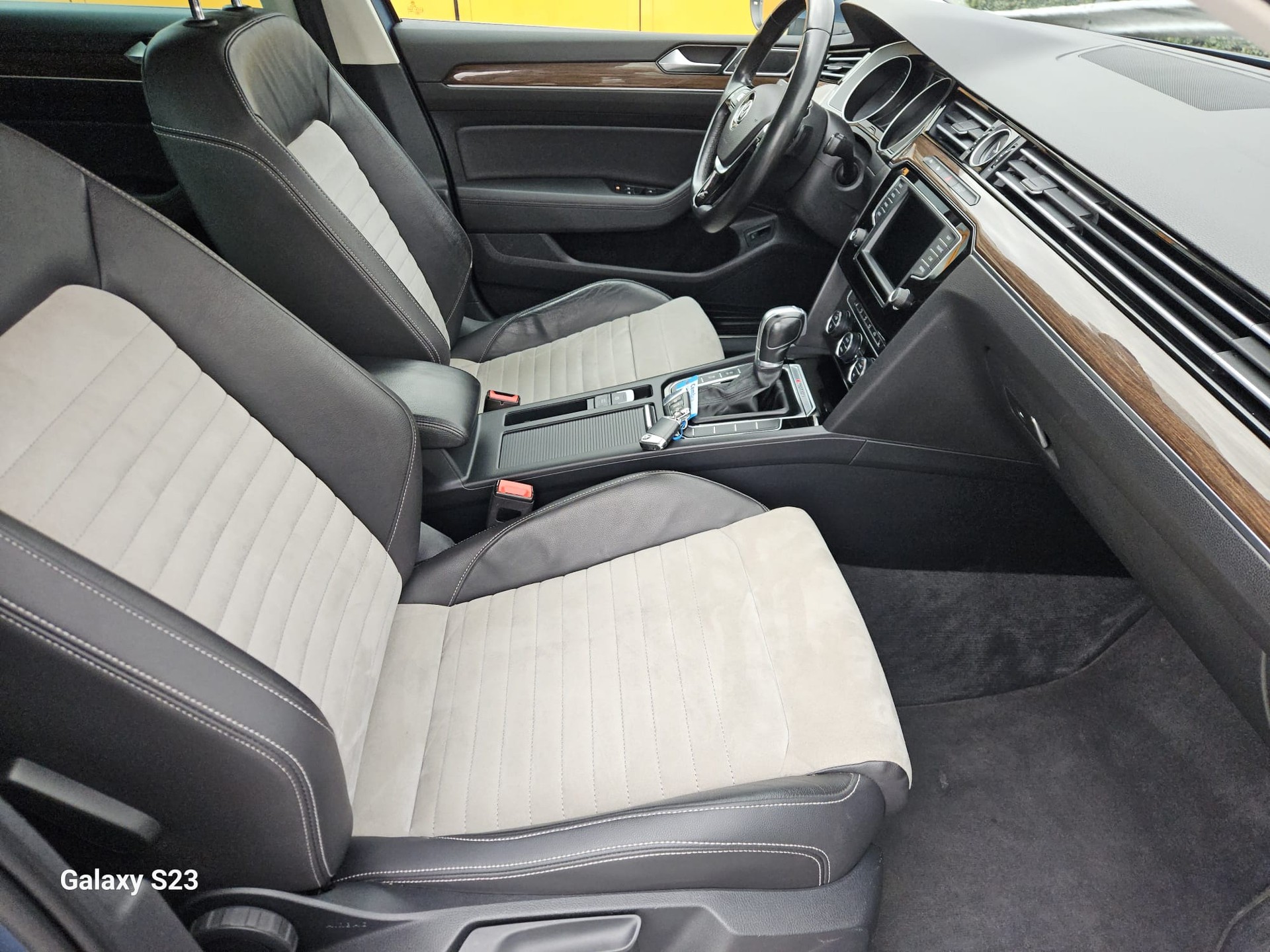 VW Passat Variant 2.0 TDI BMT Highline DSG 4Motion-image-6