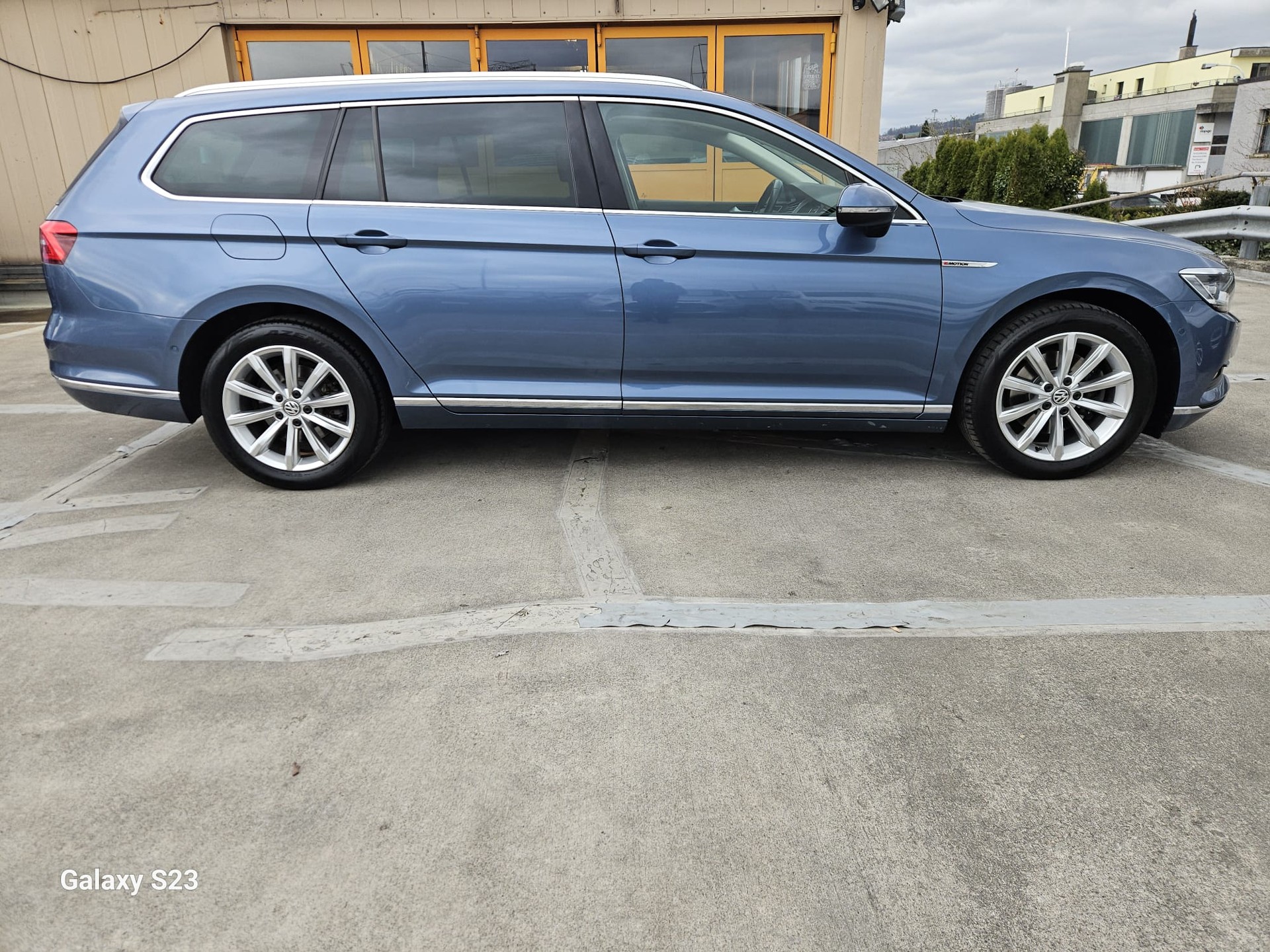VW Passat Variant 2.0 TDI BMT Highline DSG 4Motion-image-4