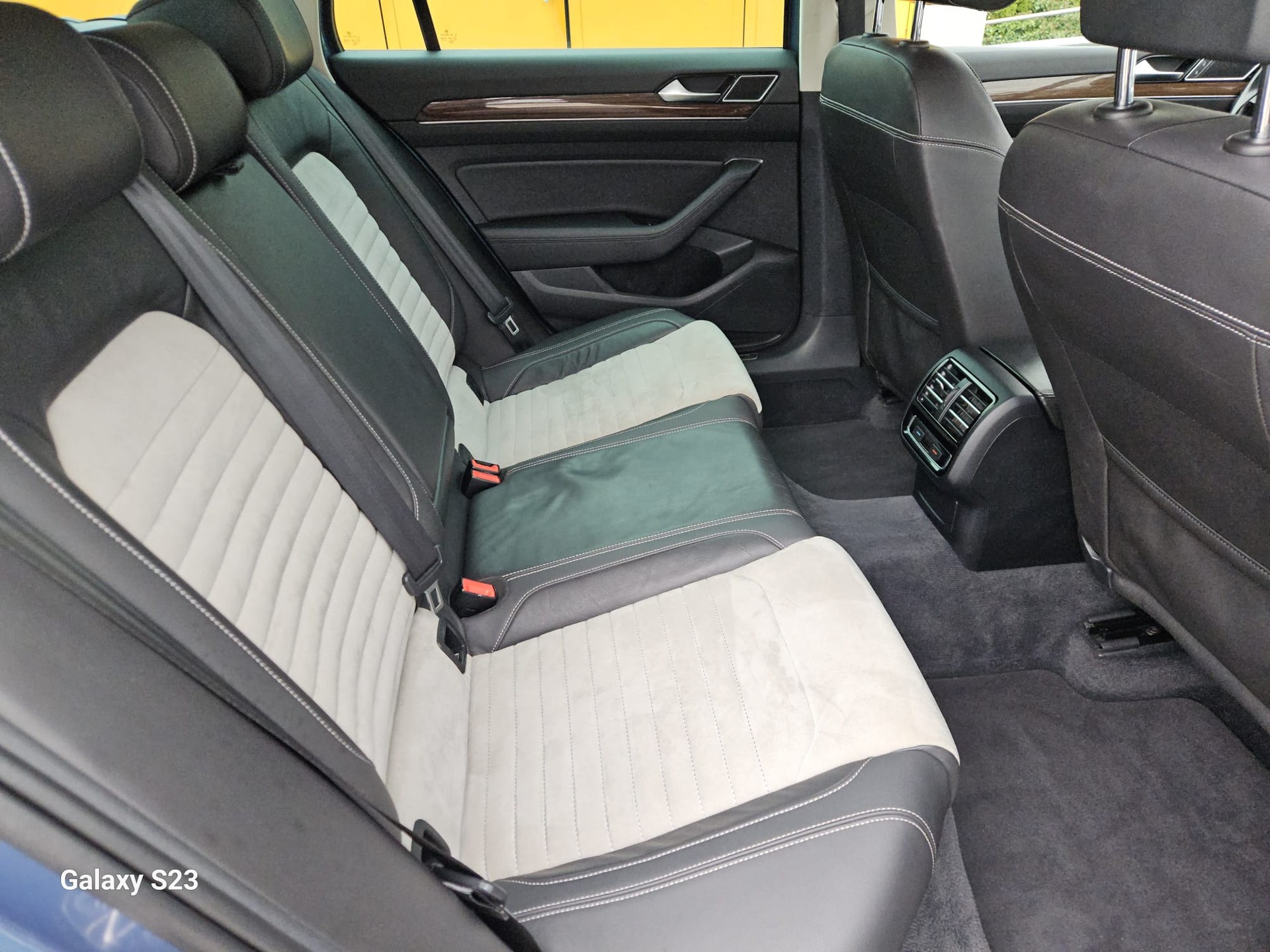 VW Passat Variant 2.0 TDI BMT Highline DSG 4Motion-image-8