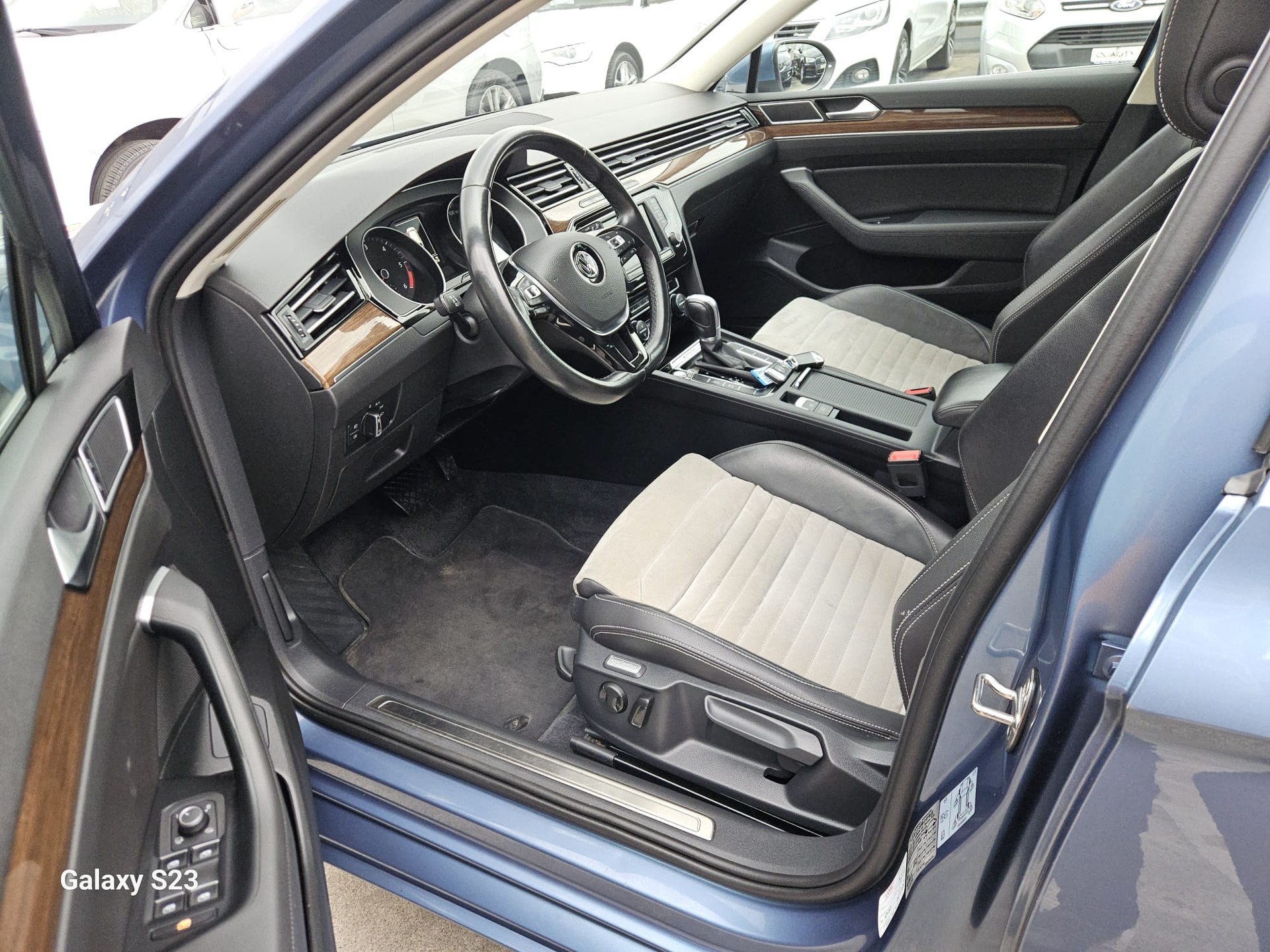 VW Passat Variant 2.0 TDI BMT Highline DSG 4Motion-image-9