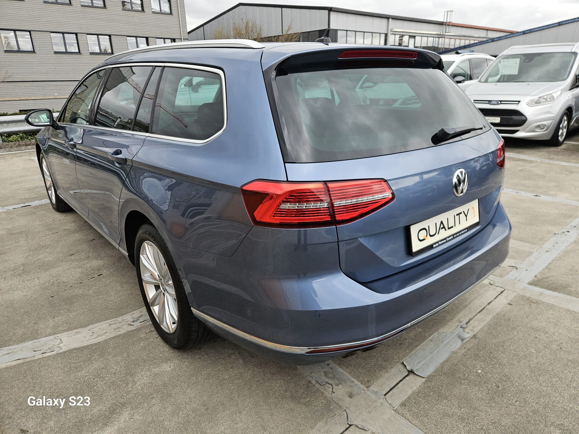 VW Passat Variant 2.0 TDI BMT Highline DSG 4Motion-image-2