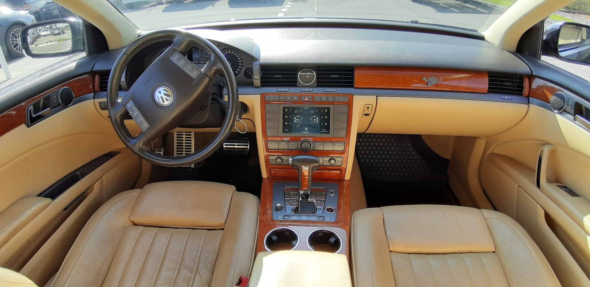 VW Phaeton 4.2 V8 4Motion Tiptronic-image-9