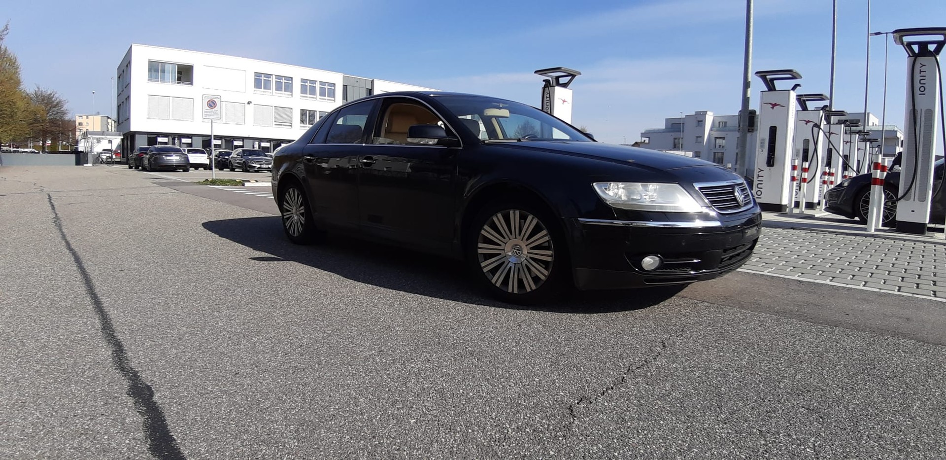 VW Phaeton 4.2 V8 4Motion Tiptronic-image-2