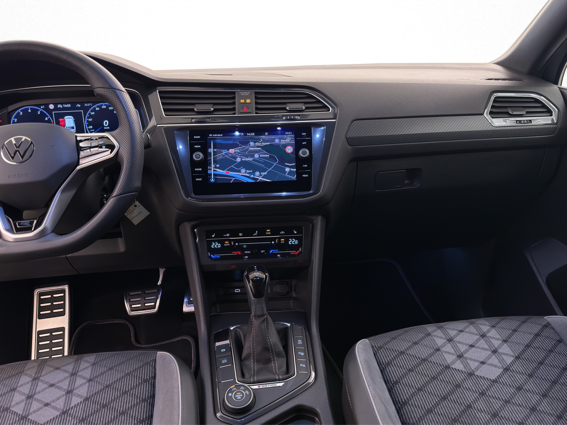 VW Tiguan Allspace 2.0 TSI R-Line DSG 4Motion-image-6