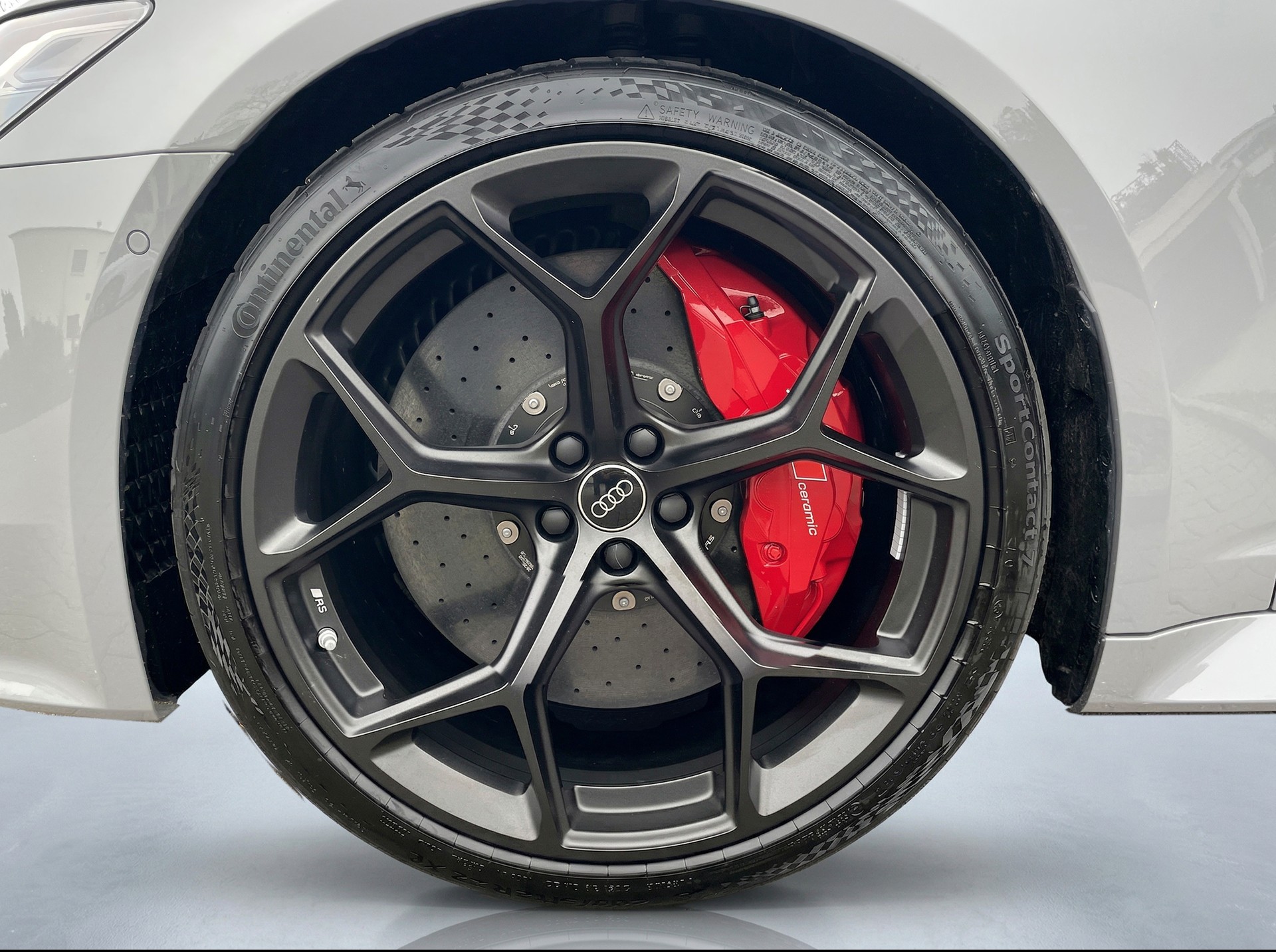 AUDI RS6 Avant 4.0 TFSI V8 Performance quattro-image-1