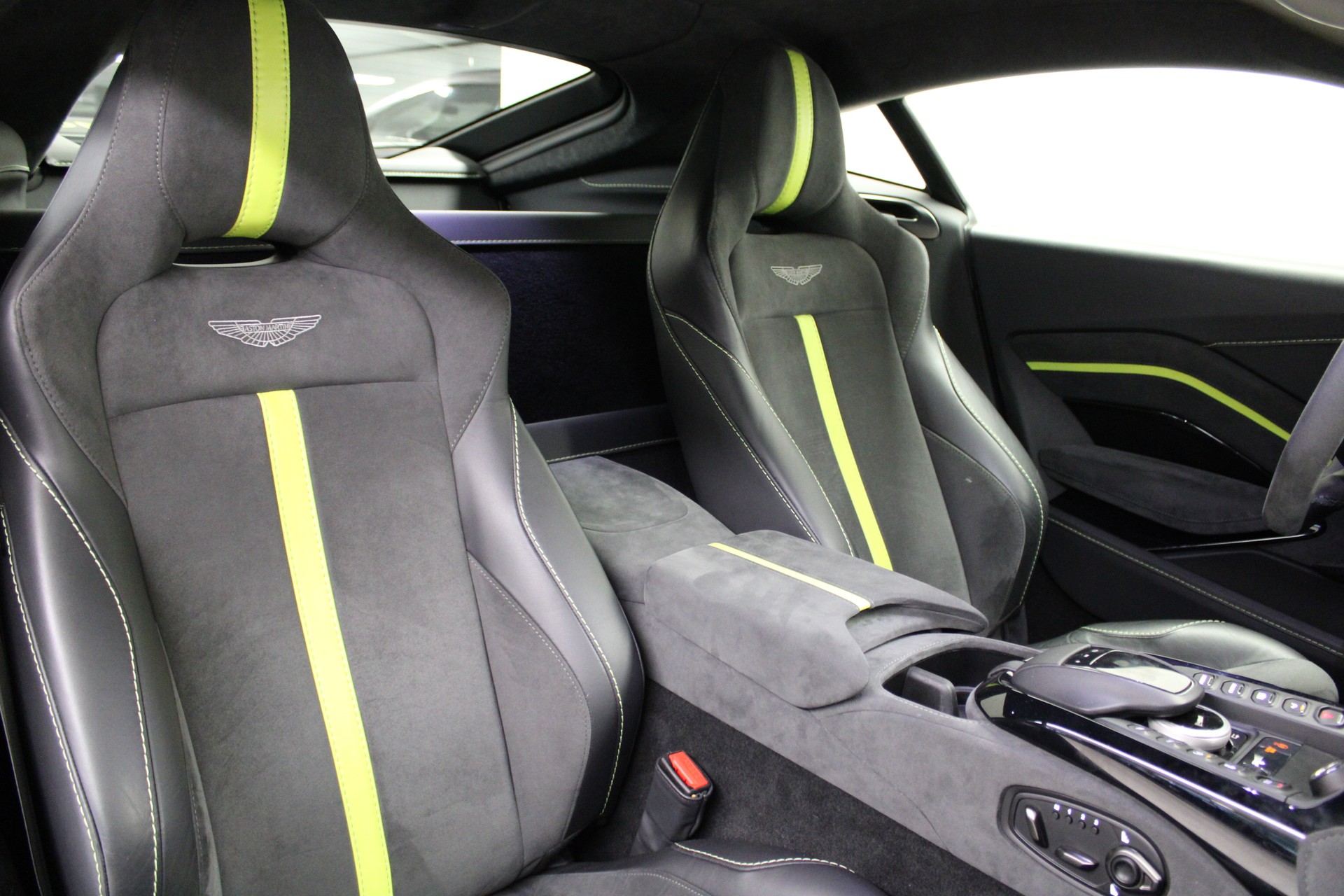 ASTON MARTIN V8 Vantage F1 Edition-image-7