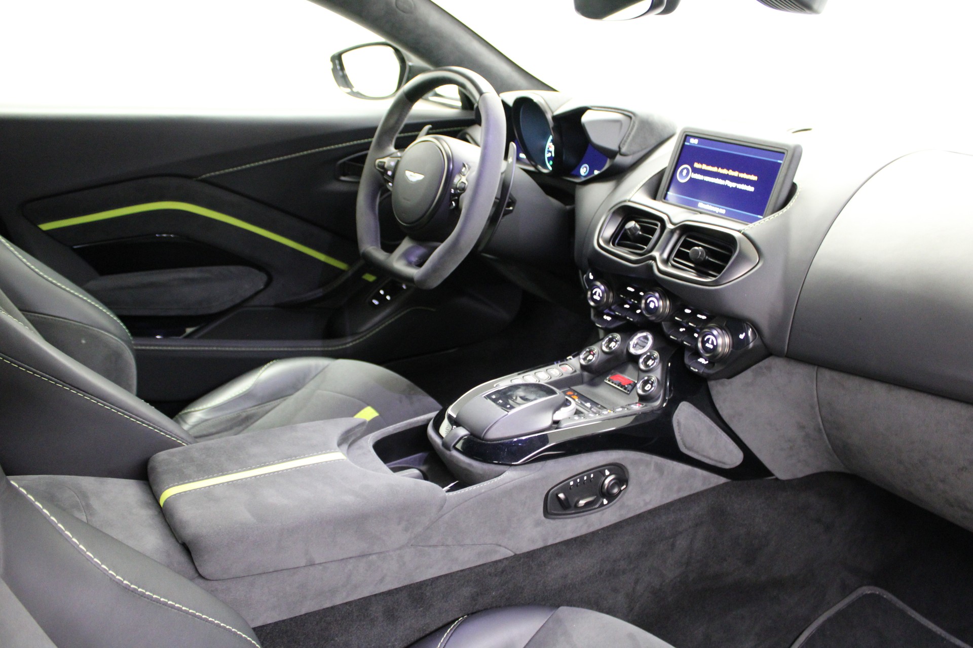 ASTON MARTIN V8 Vantage F1 Edition-image-5