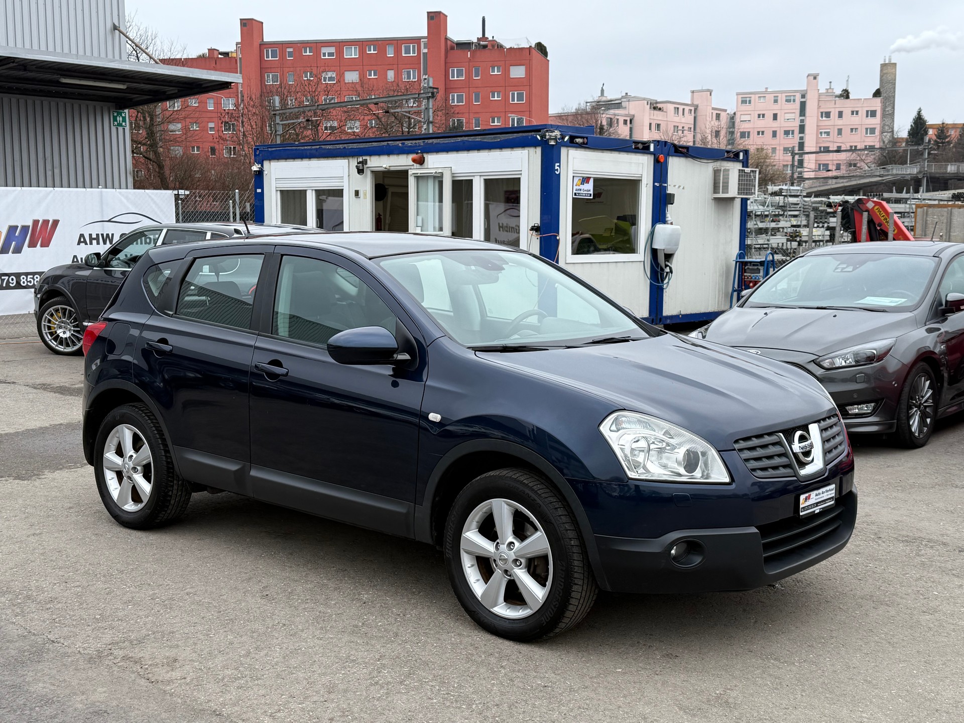 NISSAN Qashqai 2.0 4WD Lounge XTronic CVT / Frisch ab MFK / Servicegepflegt / 8-fach bereift / Leder / Panoramadach-image-2