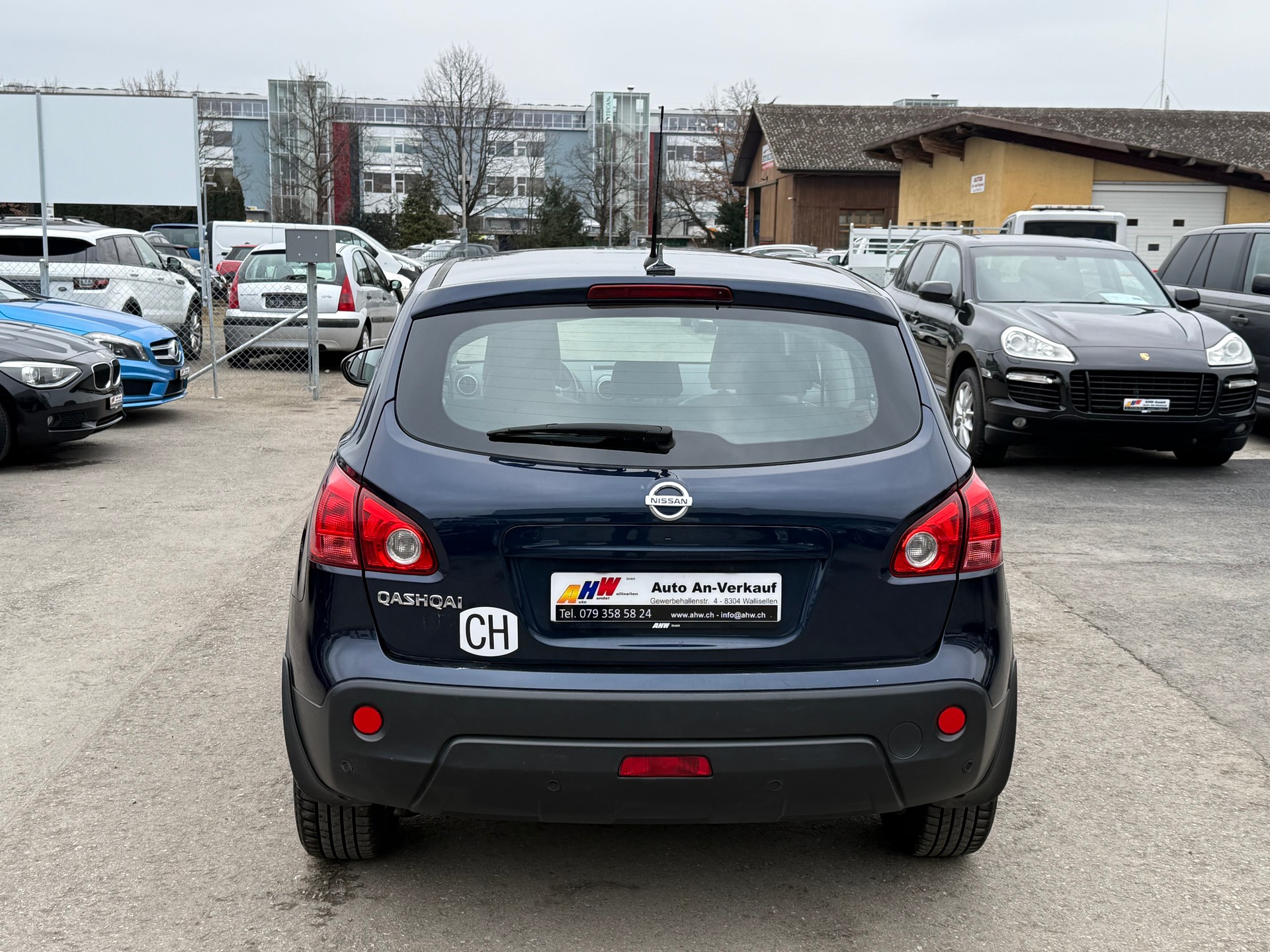 NISSAN Qashqai 2.0 4WD Lounge XTronic CVT / Frisch ab MFK / Servicegepflegt / 8-fach bereift / Leder / Panoramadach-image-4