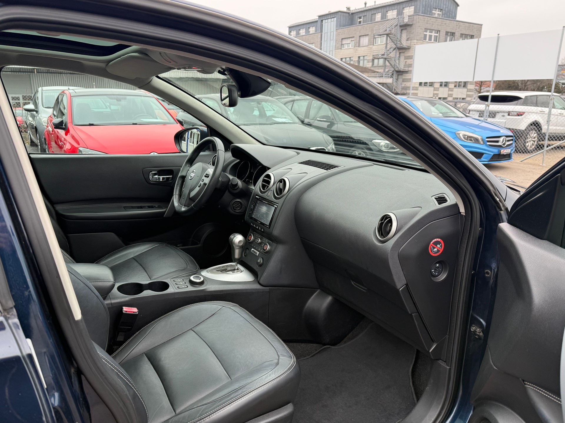 NISSAN Qashqai 2.0 4WD Lounge XTronic CVT / Frisch ab MFK / Servicegepflegt / 8-fach bereift / Leder / Panoramadach-image-7