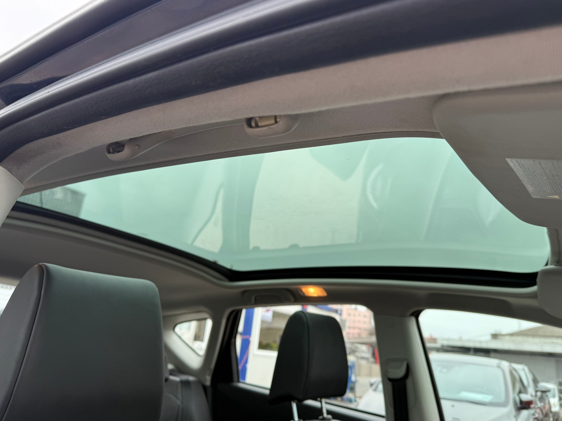 NISSAN Qashqai 2.0 4WD Lounge XTronic CVT / Frisch ab MFK / Servicegepflegt / 8-fach bereift / Leder / Panoramadach-image-8