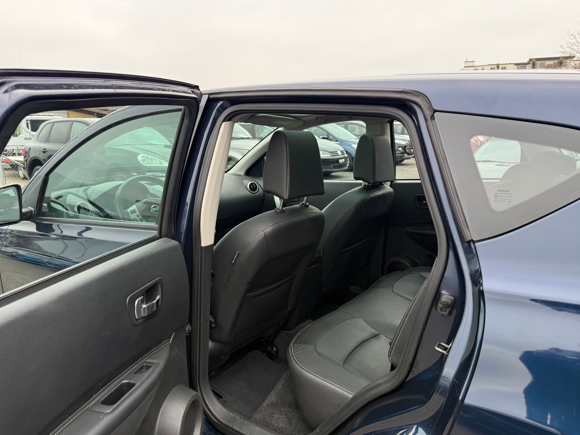 NISSAN Qashqai 2.0 4WD Lounge XTronic CVT / Frisch ab MFK / Servicegepflegt / 8-fach bereift / Leder / Panoramadach-image-10
