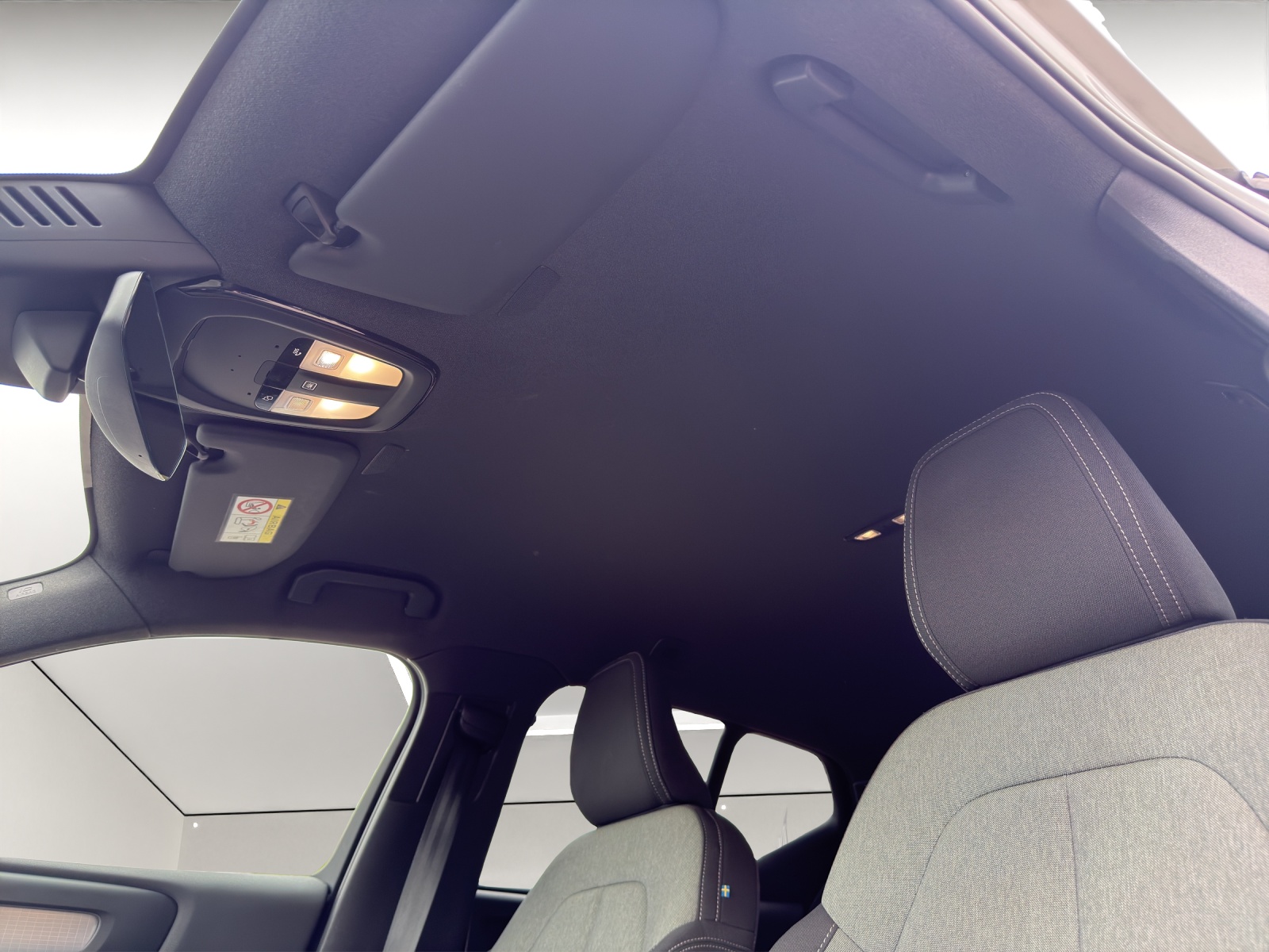 VOLVO XC40 2.0 B3 MH Plus Dark-image-10