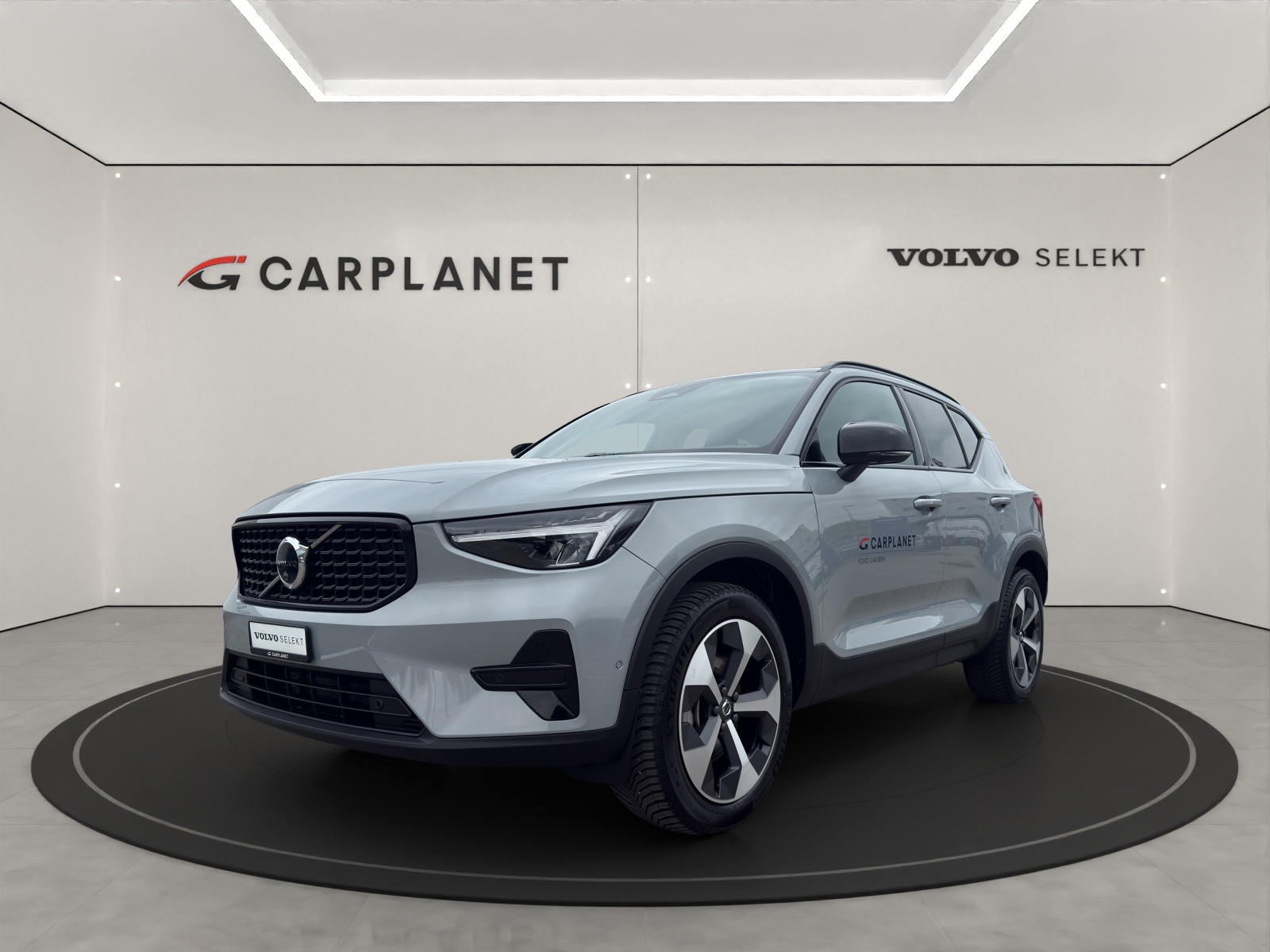 VOLVO XC40 2.0 B3 MH Plus Dark-image-0