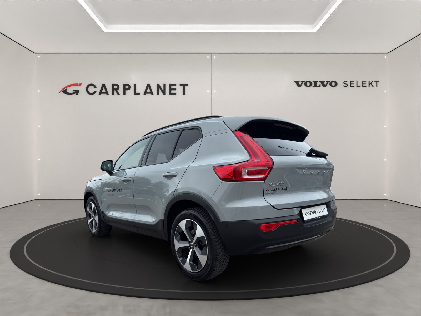 VOLVO XC40 2.0 B3 MH Plus Dark-image-3